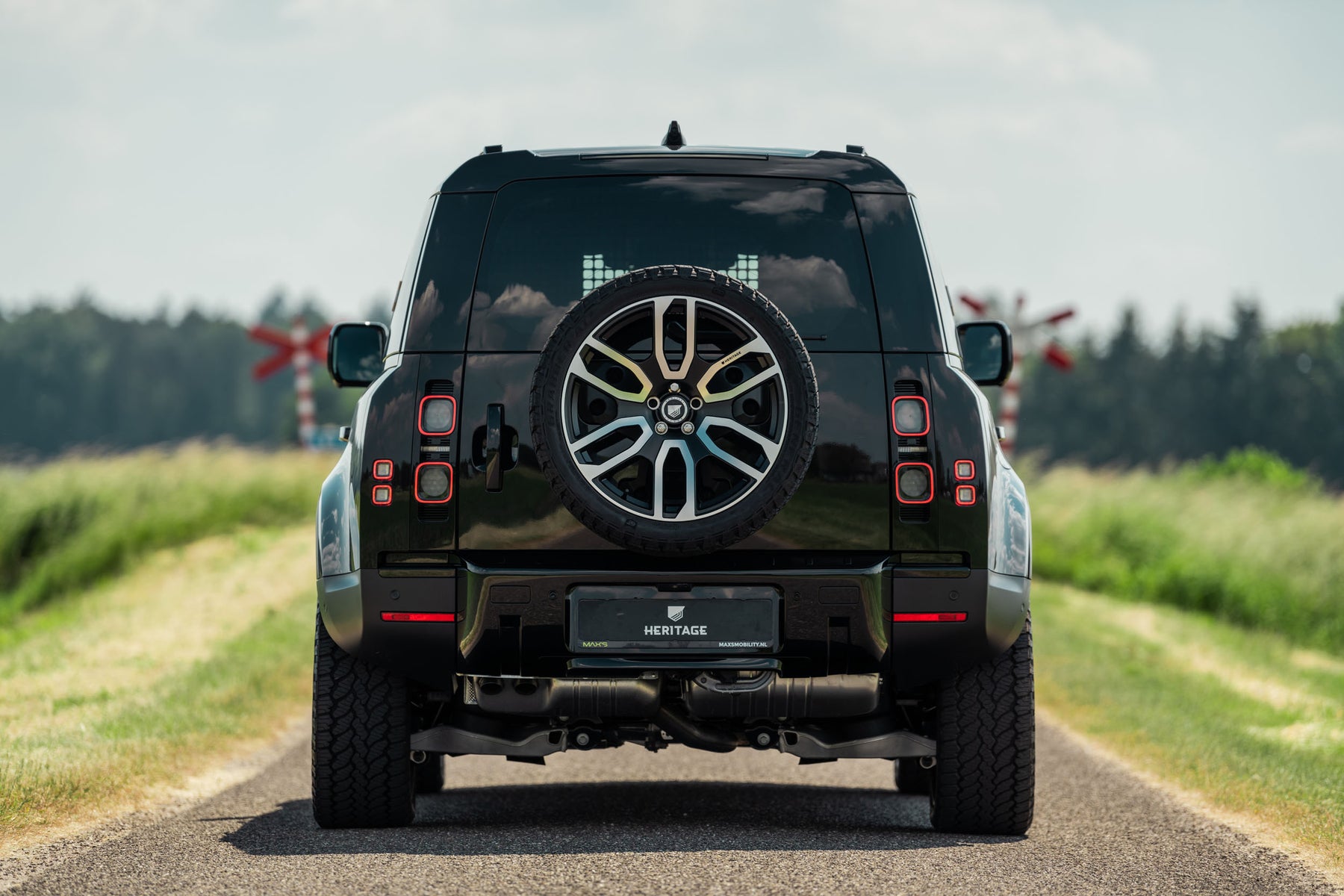 Defender D300 Commercial - Black on black