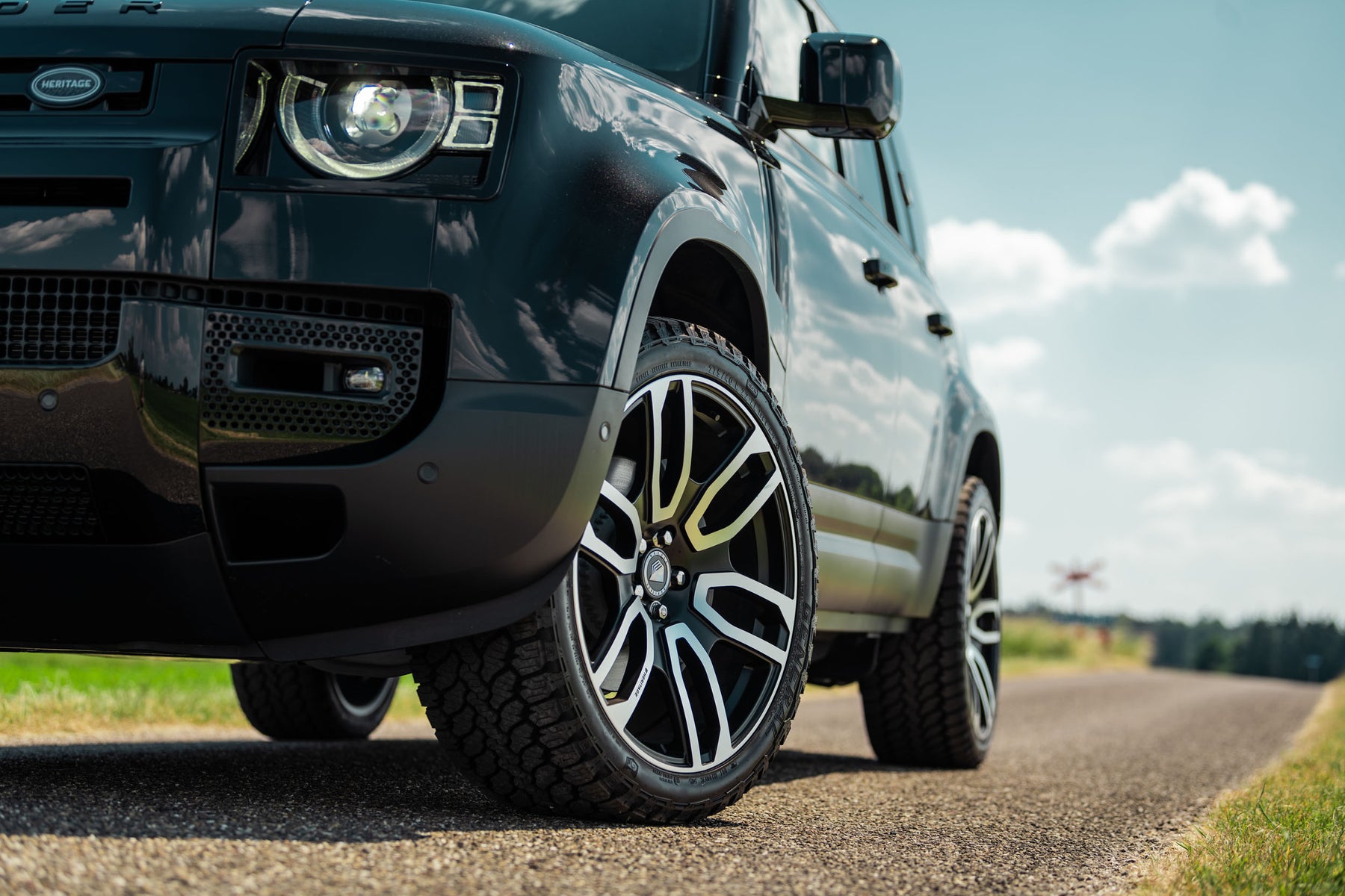 Defender D300 Commercial - Black on black