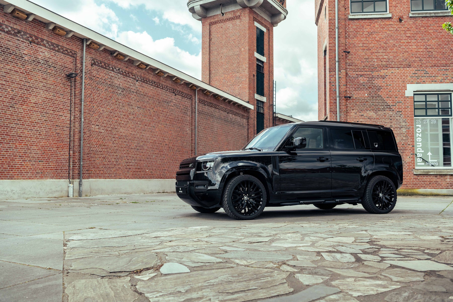 Defender P400e - Black & Brown