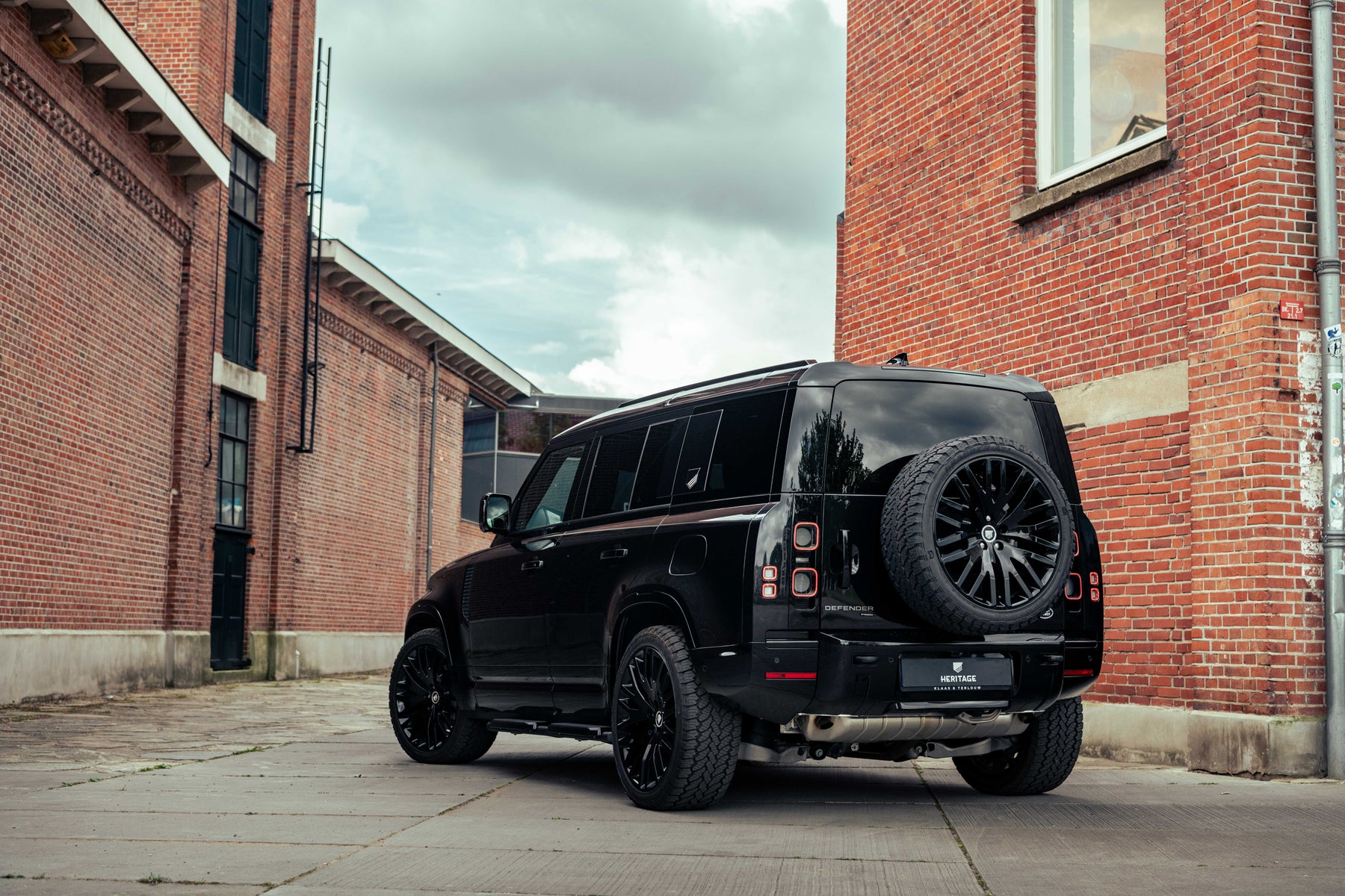 Defender P400e - Black & Brown