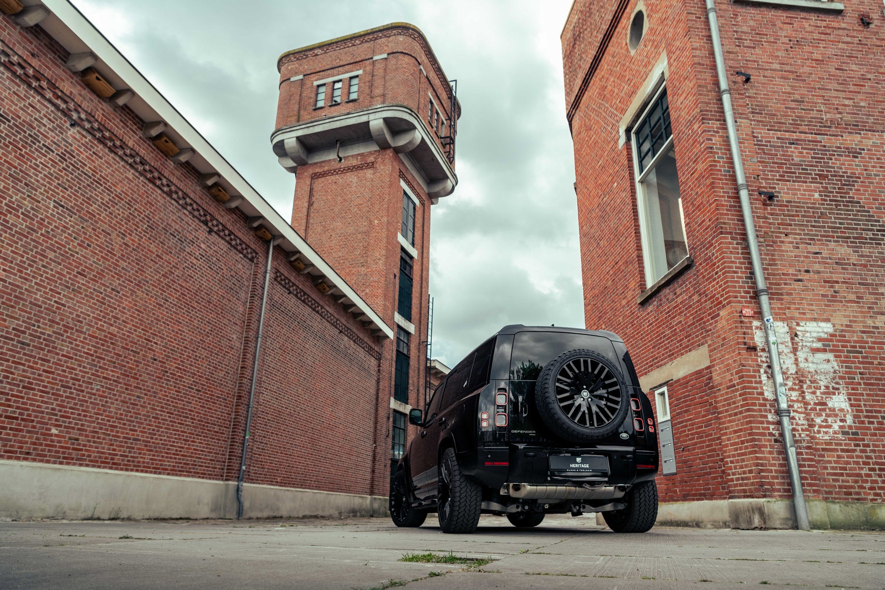 Defender P400e - Black & Brown