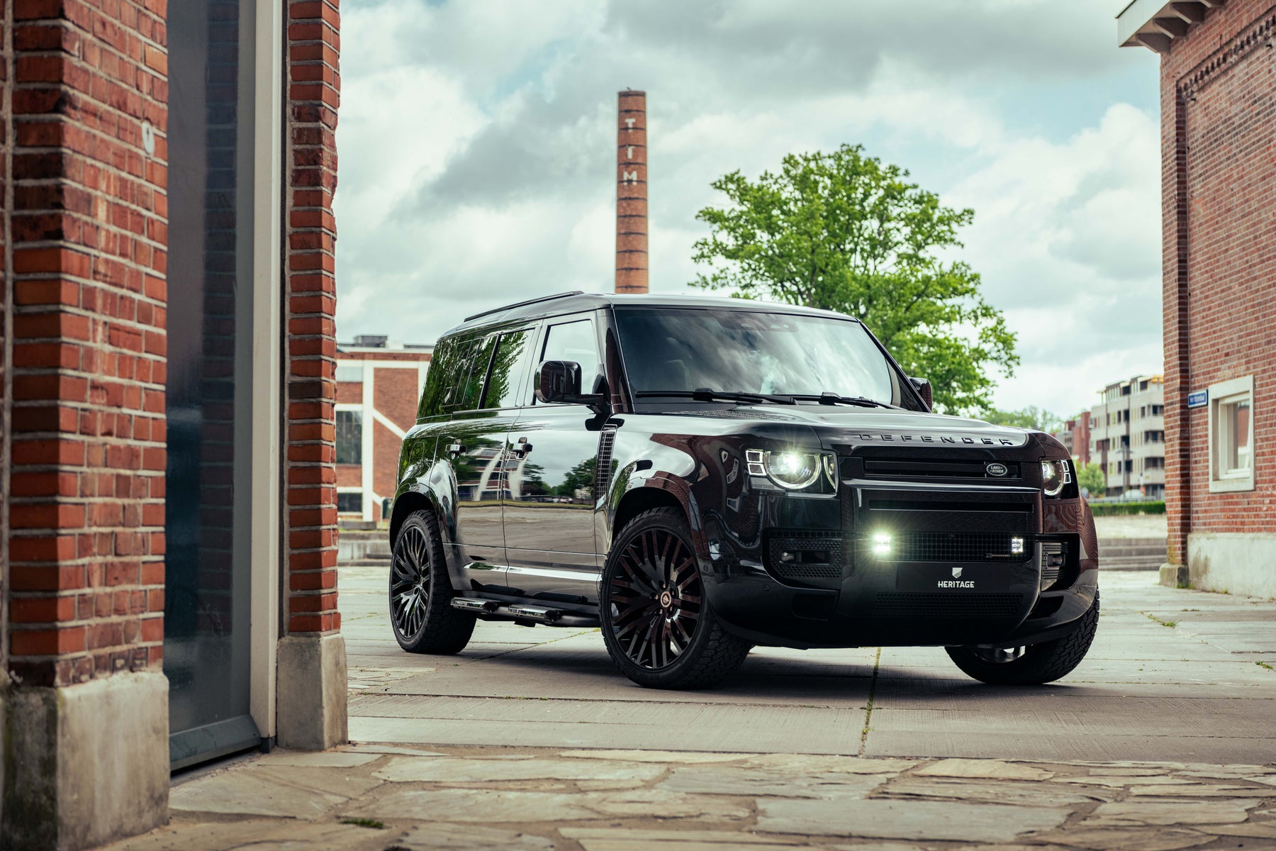 Defender P400e - Black & Brown