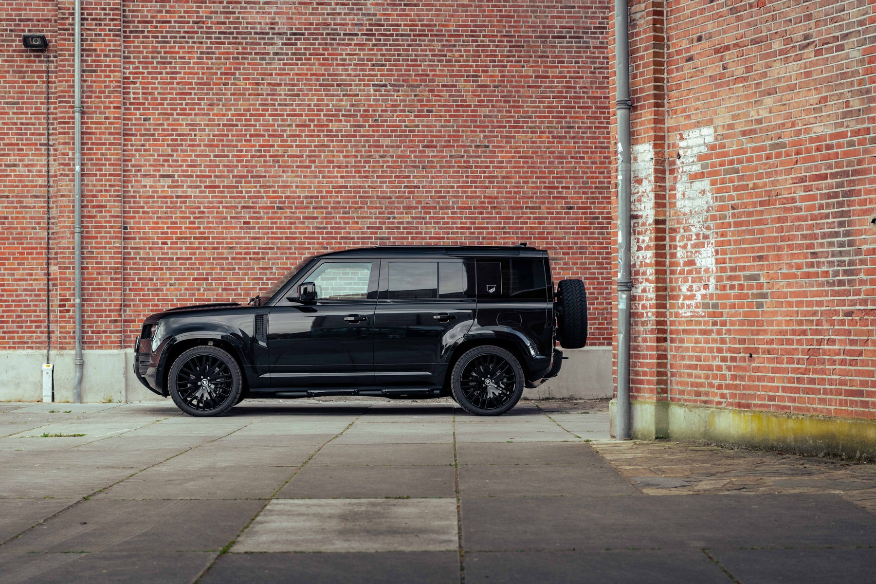 Defender P400e - Black & Brown