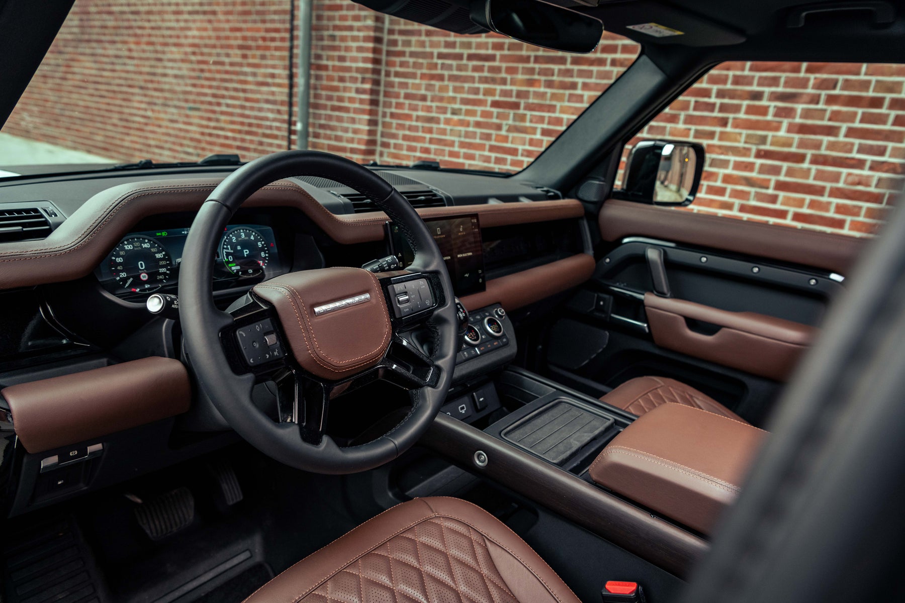 Defender P400e - Black & Brown