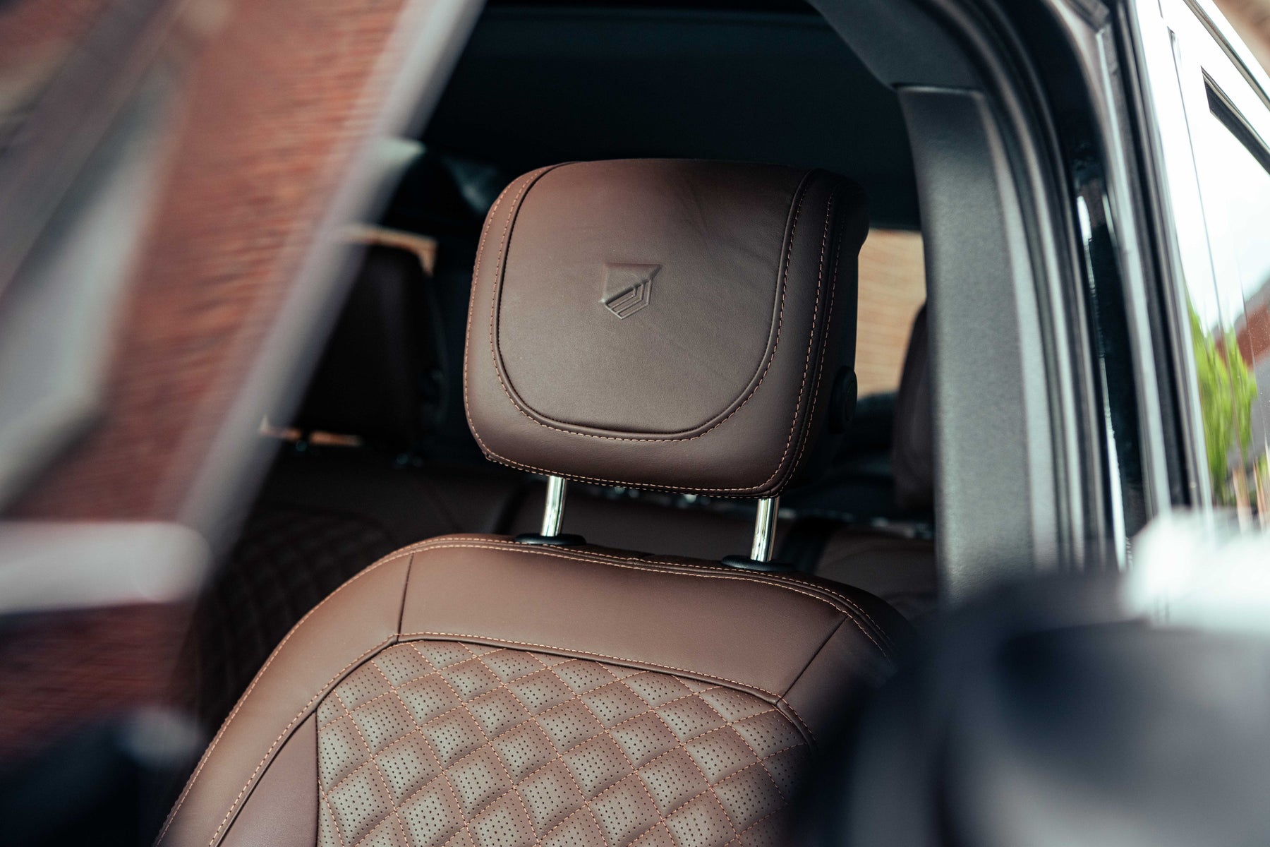 Defender P400e - Black & Brown