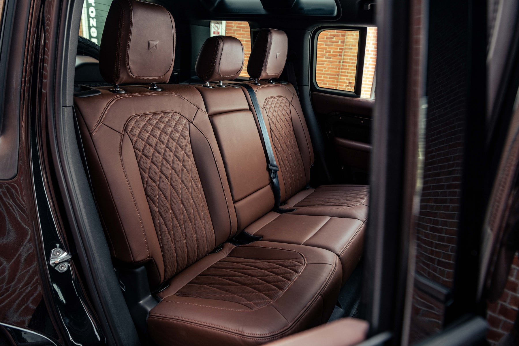 Defender P400e - Black & Brown