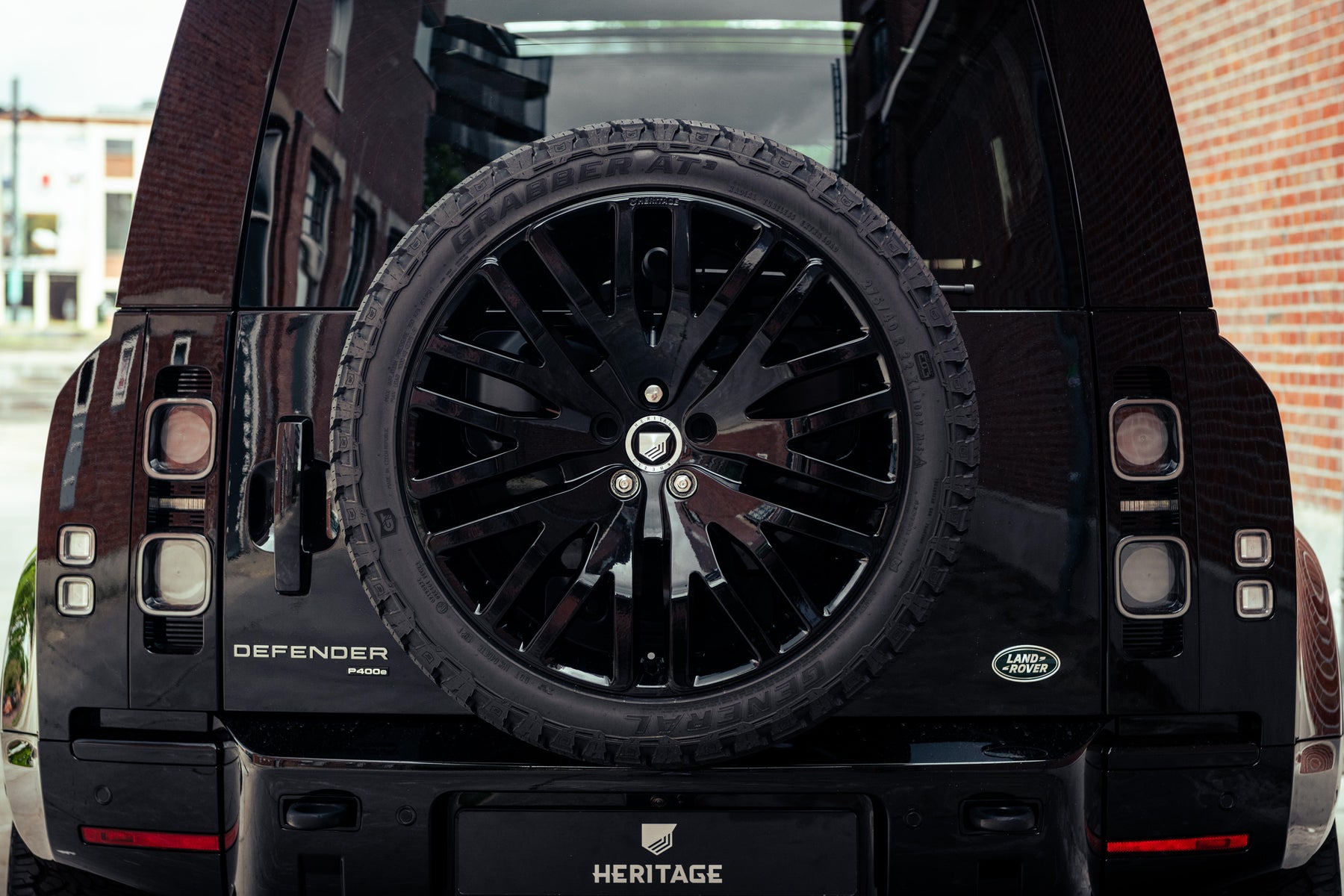 Defender P400e - Black & Brown