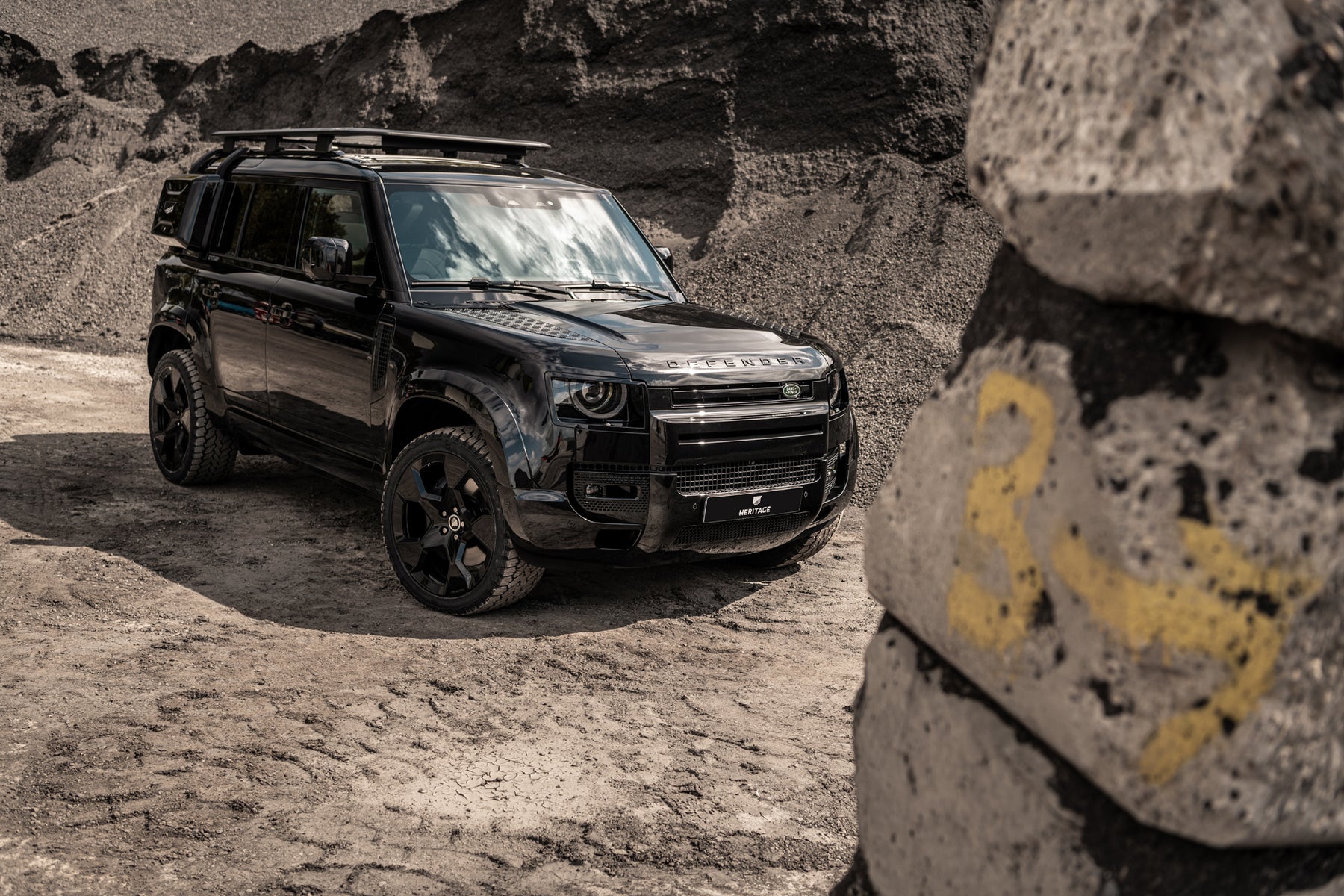 Defender 110 P400e - Supersonic Black