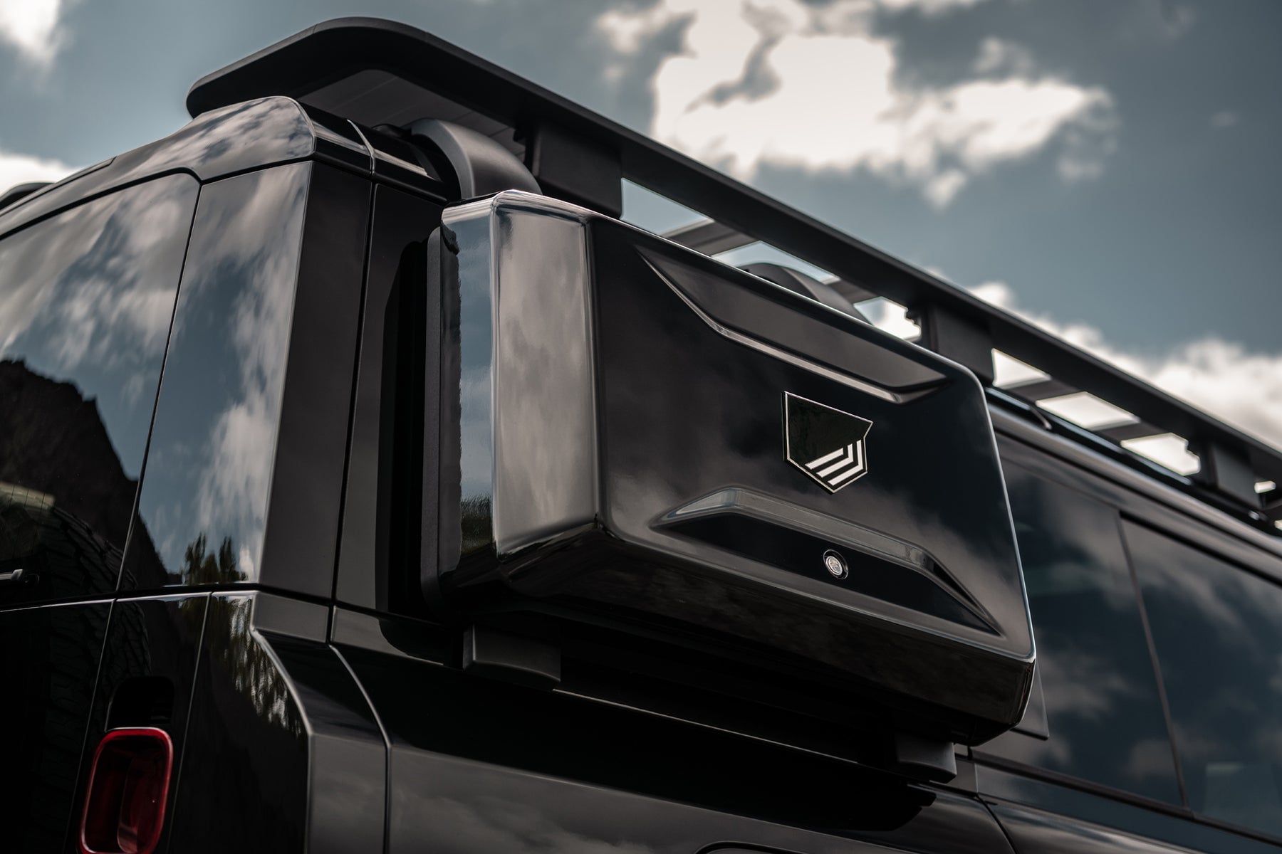 Defender 110 P400e - Supersonic Black