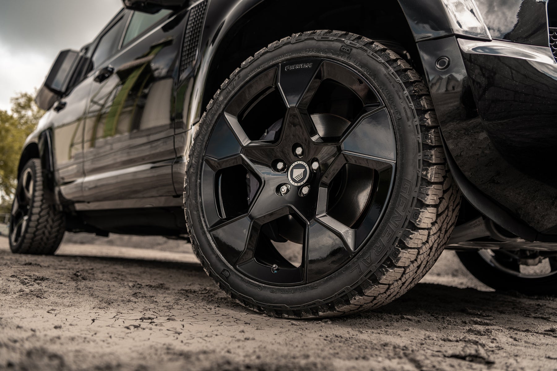 Defender 110 P400e - Supersonic Black