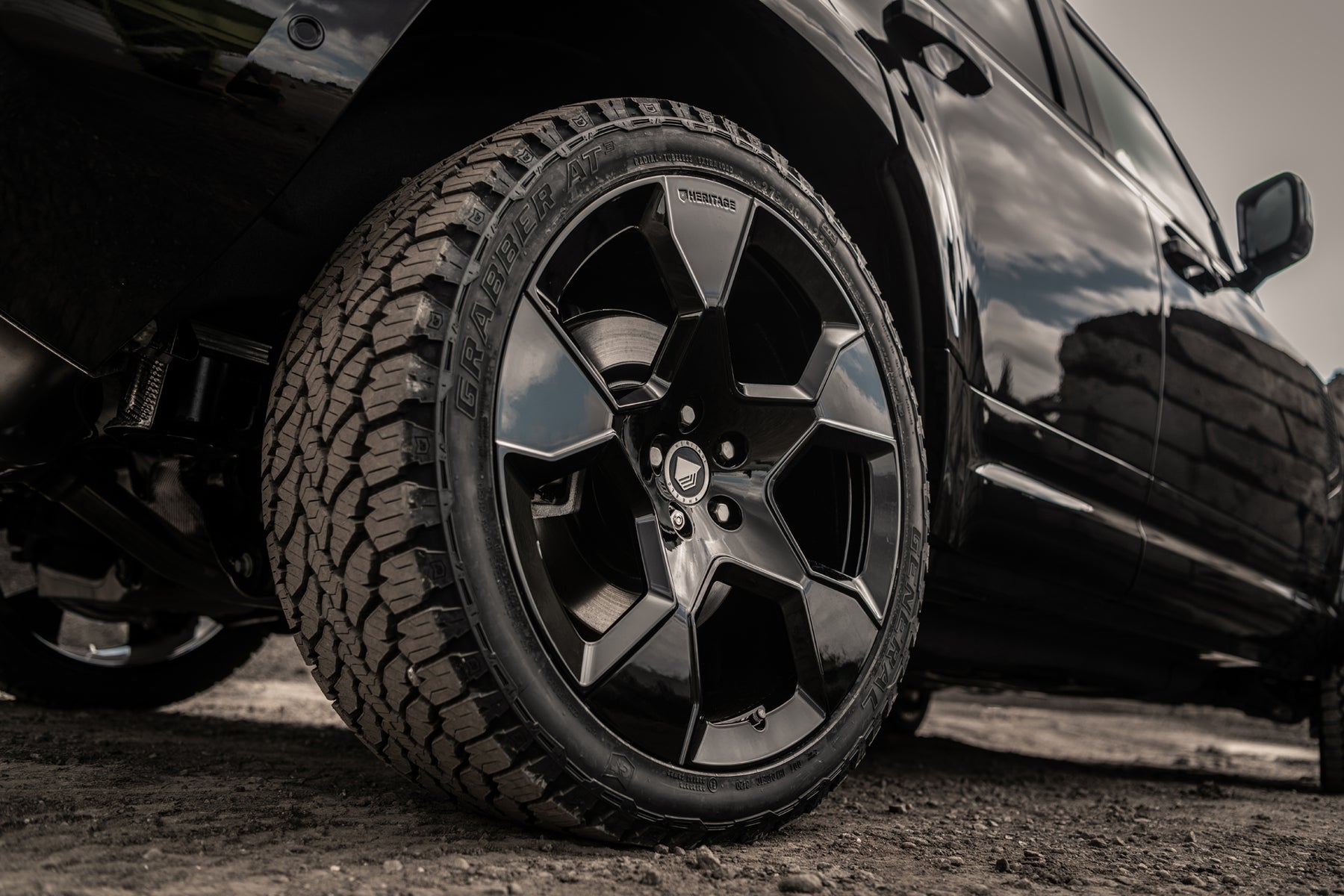 Defender 110 P400e - Supersonic Black
