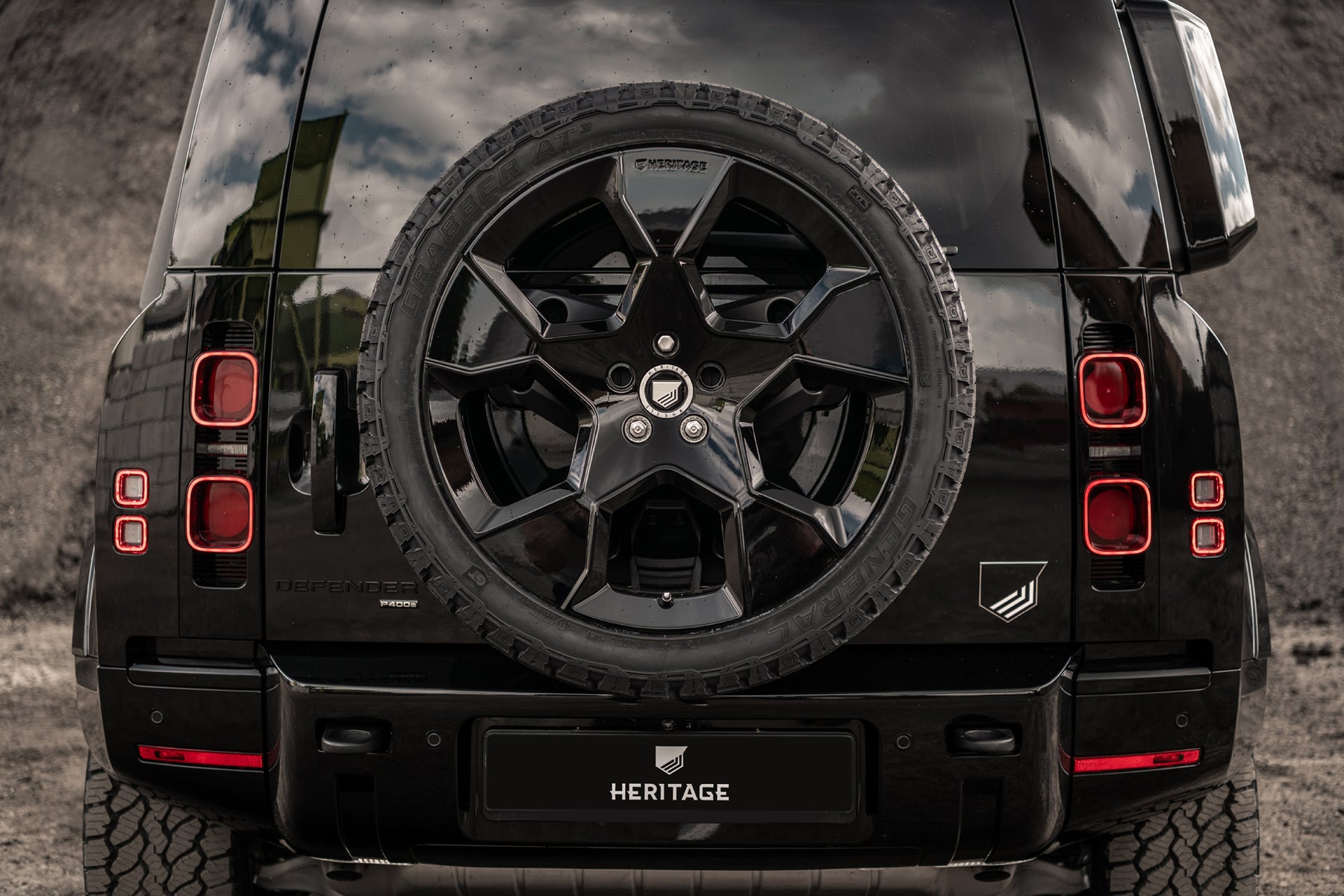 Defender 110 P400e - Supersonic Black