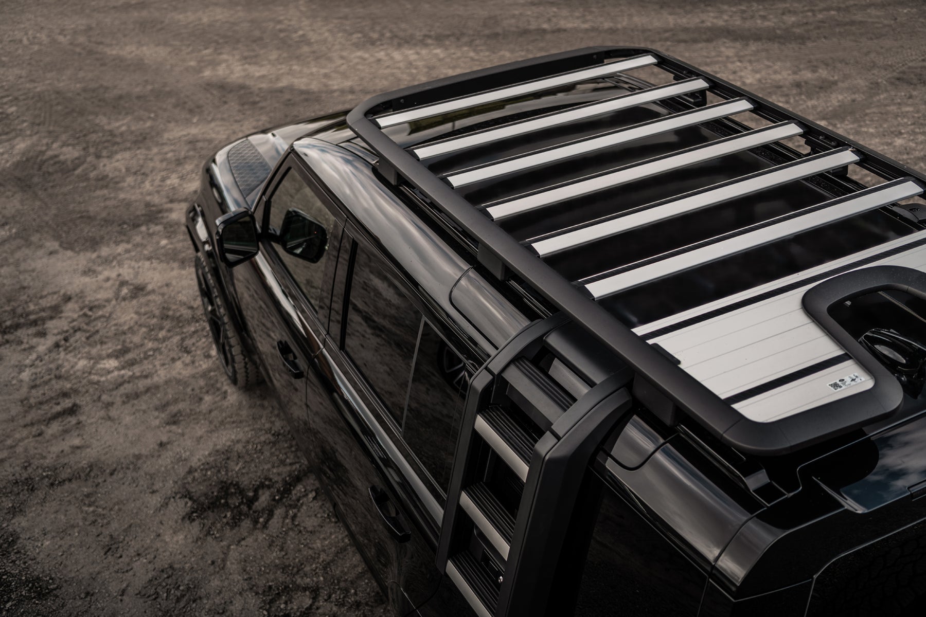 Defender 110 P400e - Supersonic Black