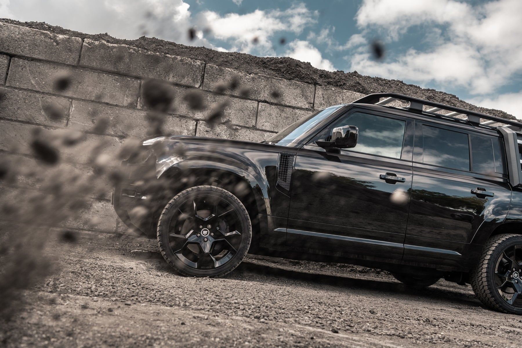 Defender 110 P400e - Supersonic Black