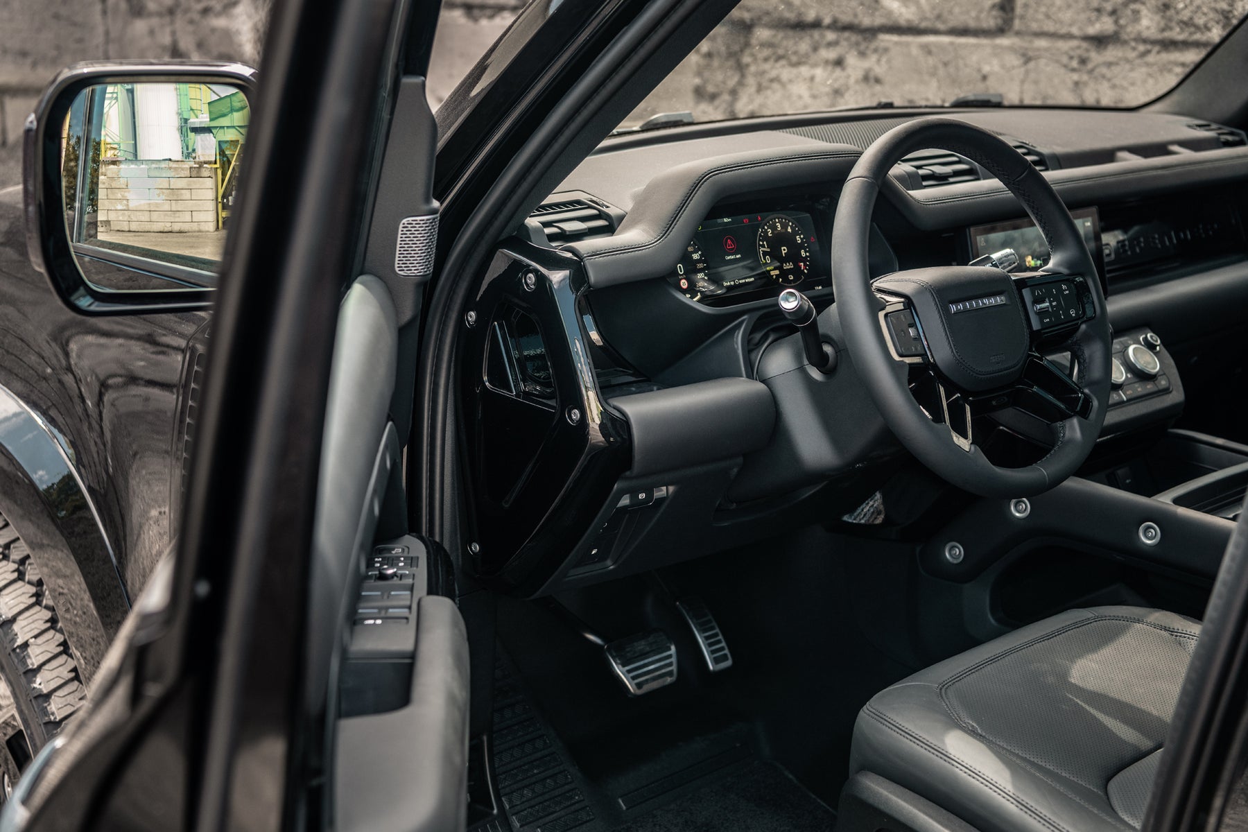 Defender 110 P400e - Supersonic Black