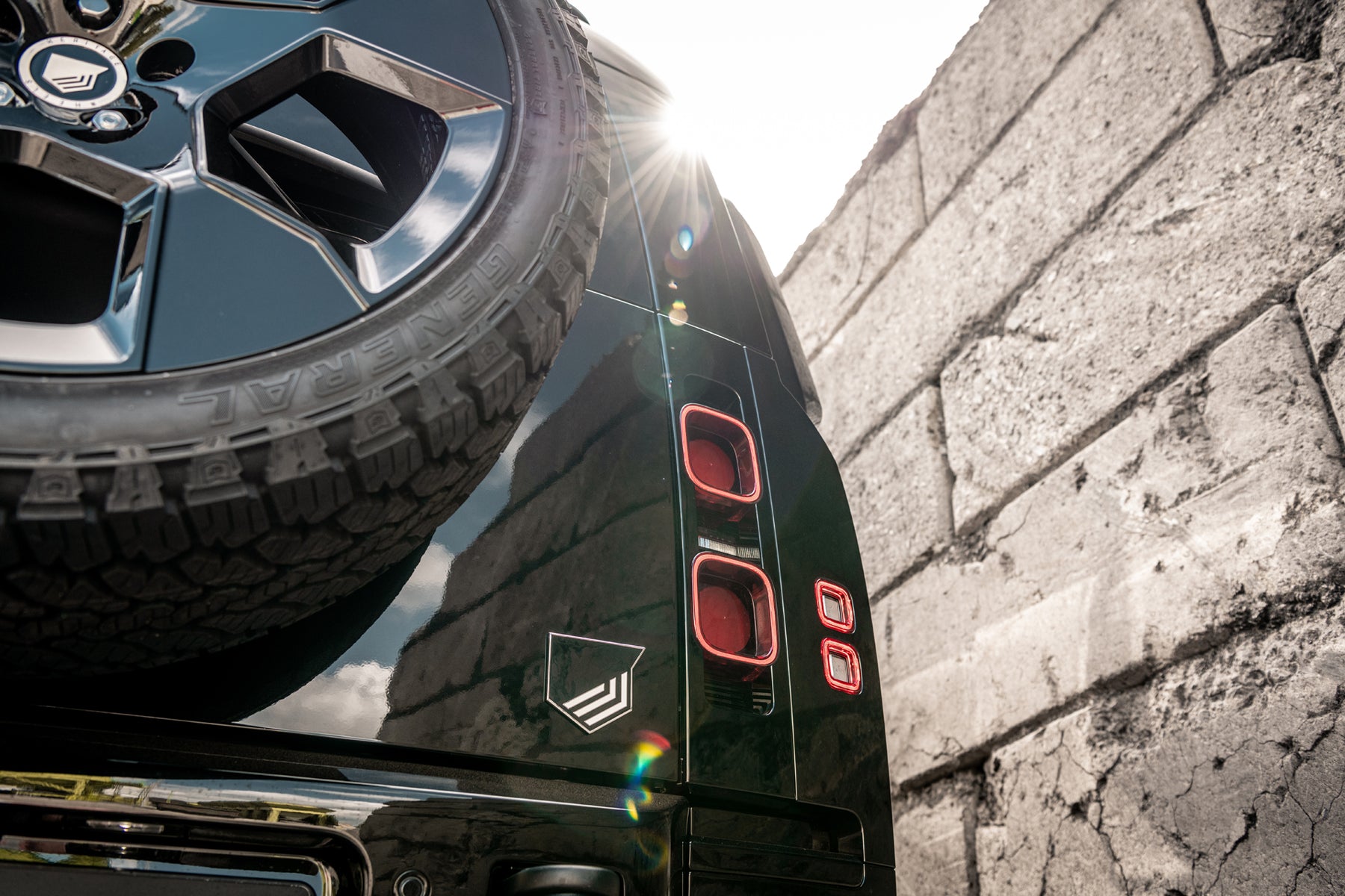 Defender 110 P400e - Supersonic Black
