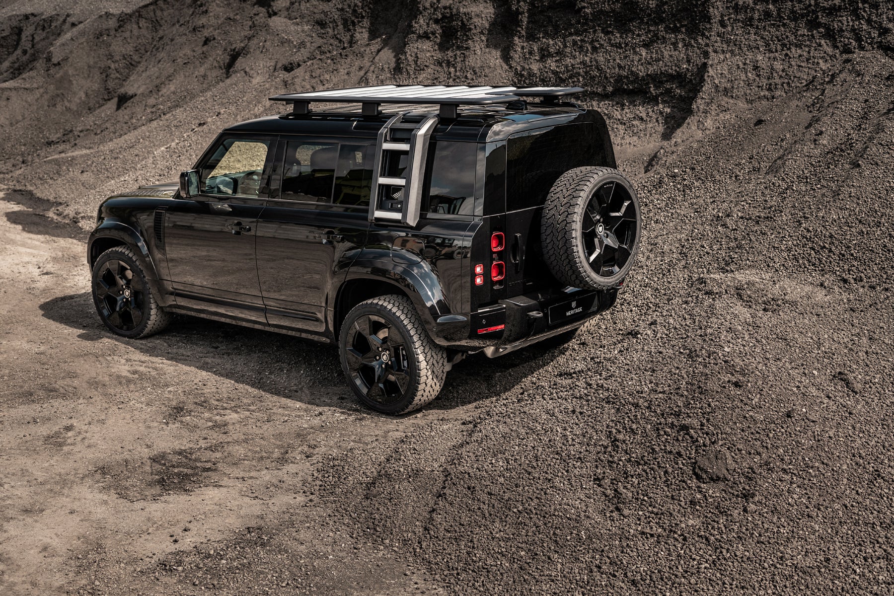 Defender 110 P400e - Supersonic Black