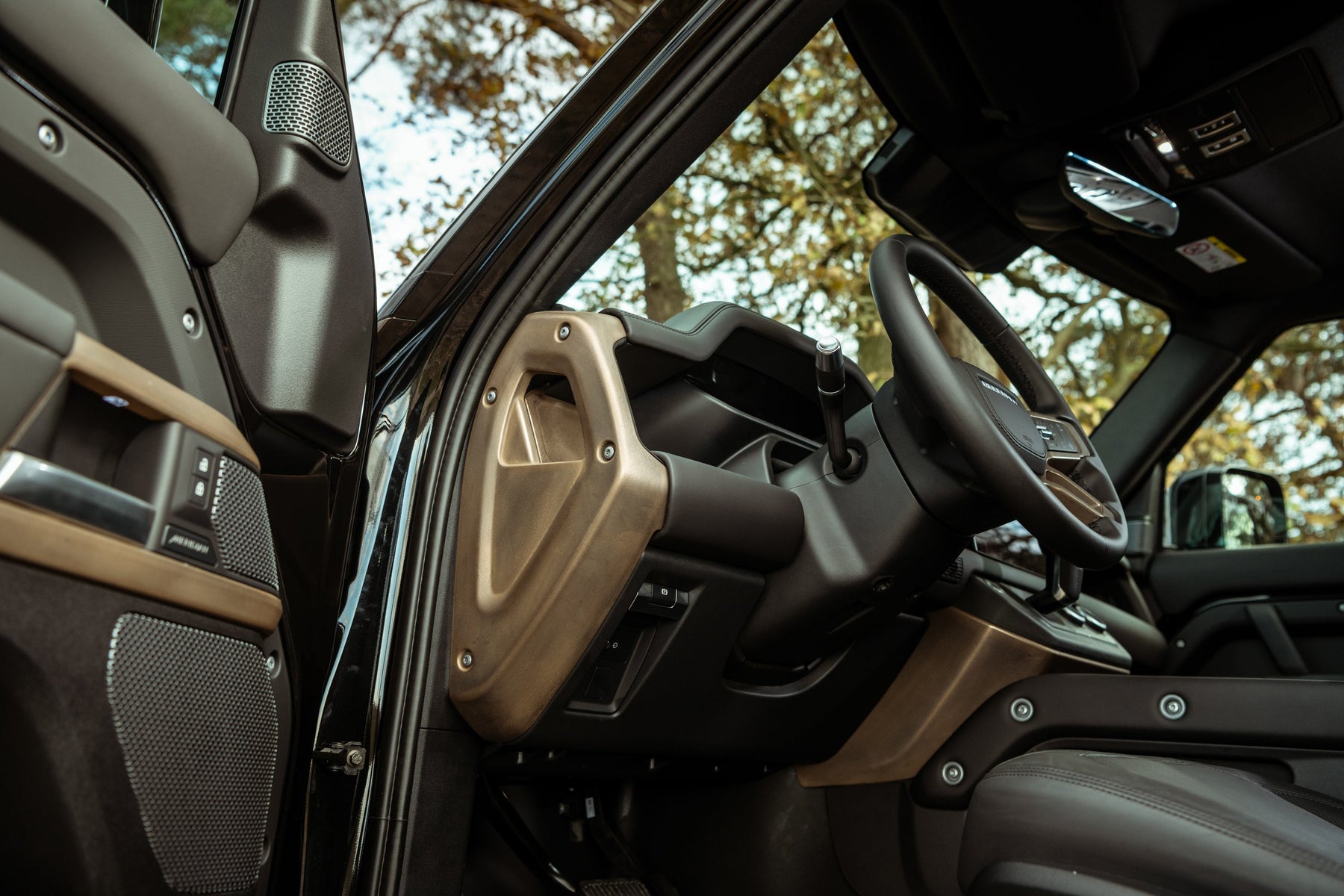 Defender 110 P400e - Magic Bronze