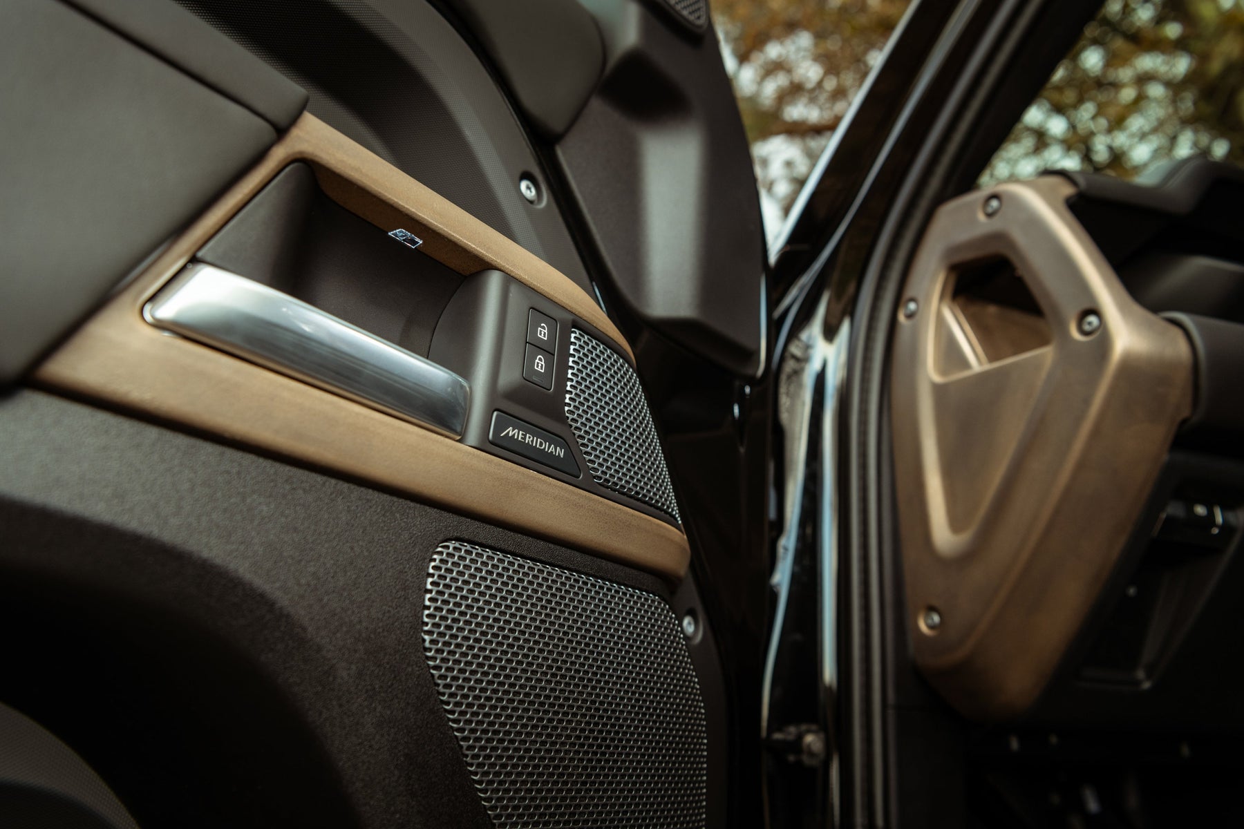 Defender 110 P400e - Magic Bronze