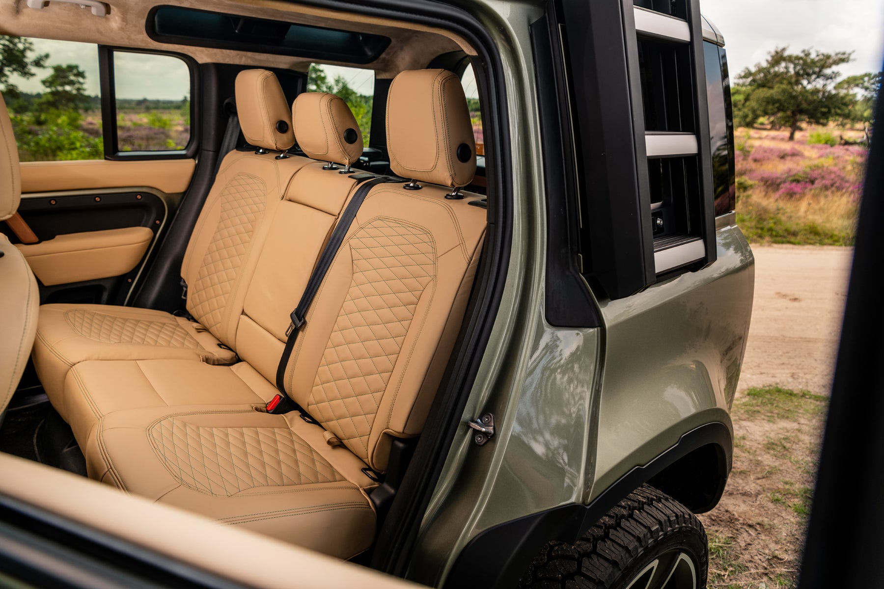 Defender 110 P400 - Pangea green