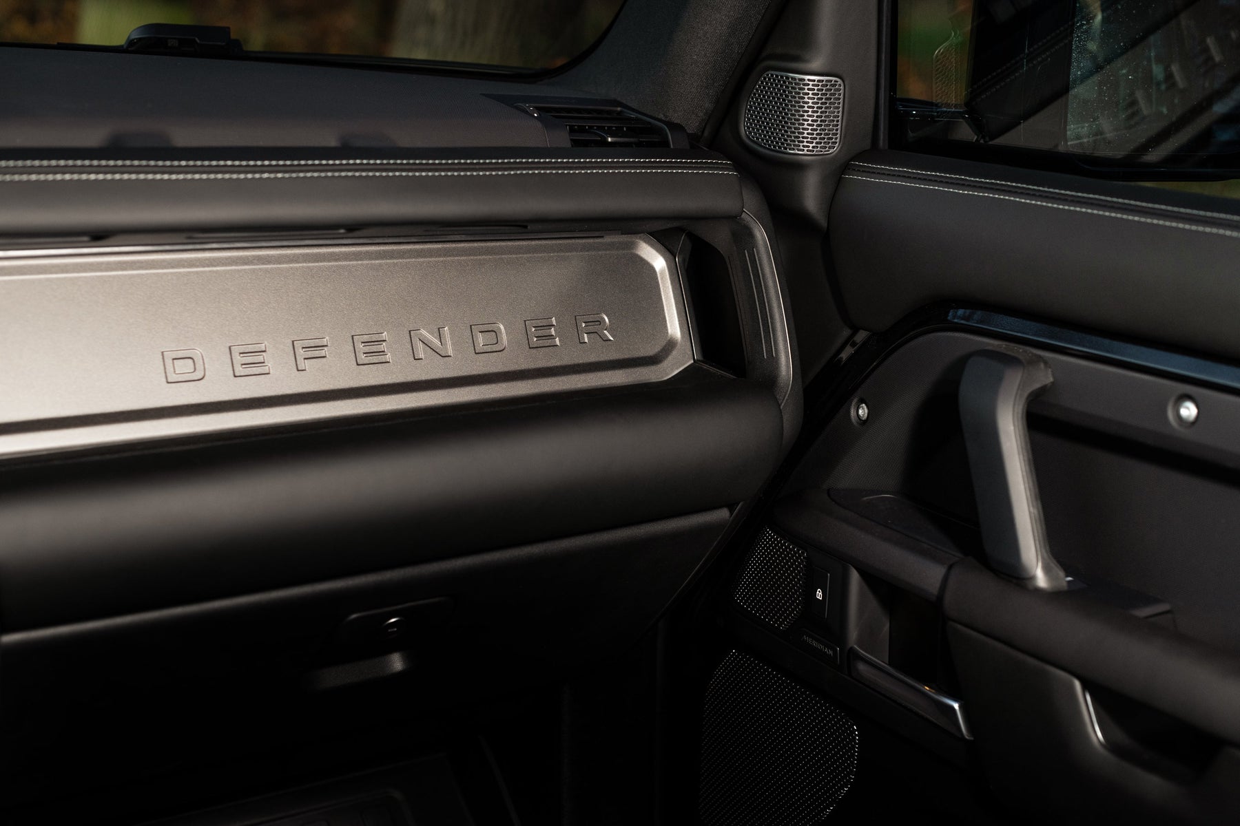 Defender P400e - Lantau bronze
