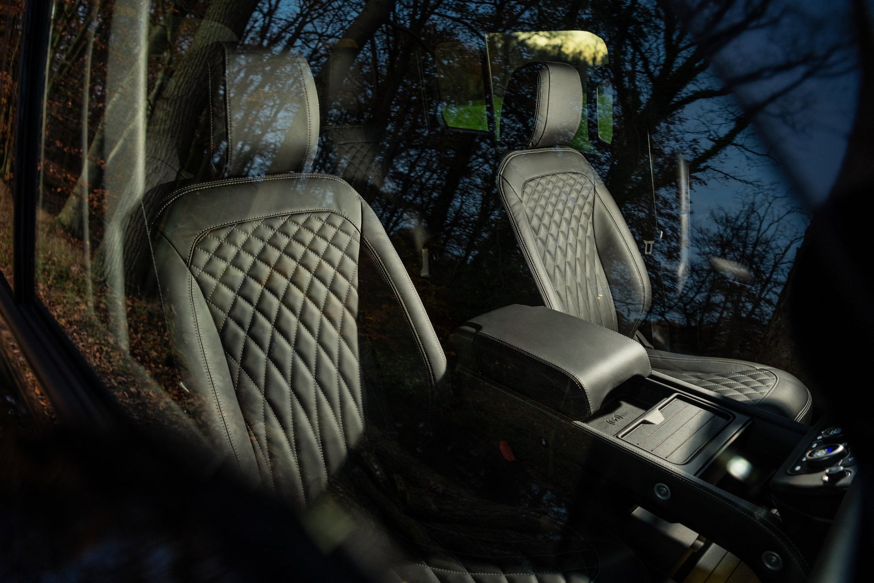 Defender P400e - Lantau bronze
