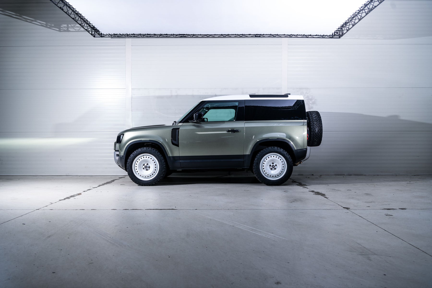 Defender 90 D200 - Pangea Green commercial
