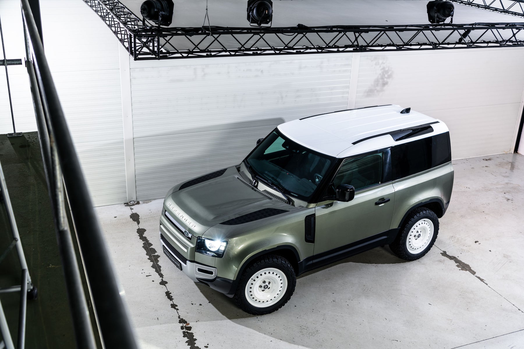 Defender 90 D200 - Pangea Green commercial