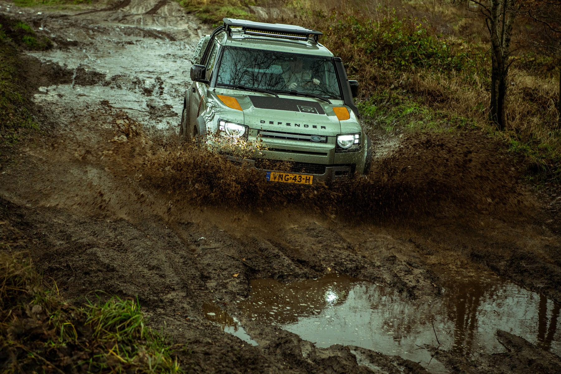 Defender 90 D200 - Pangea Green commercial
