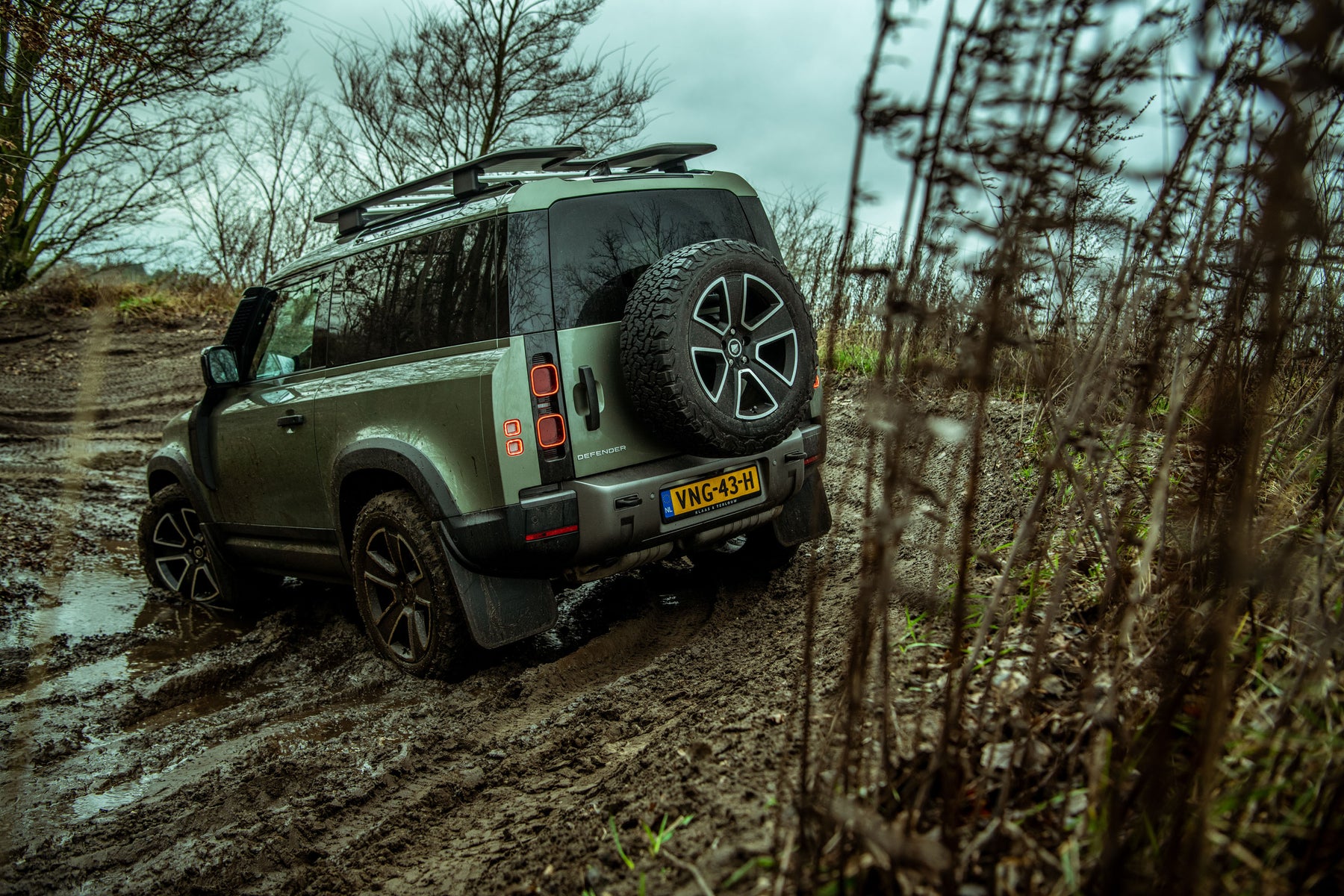 Defender 90 D200 - Pangea Green commercial
