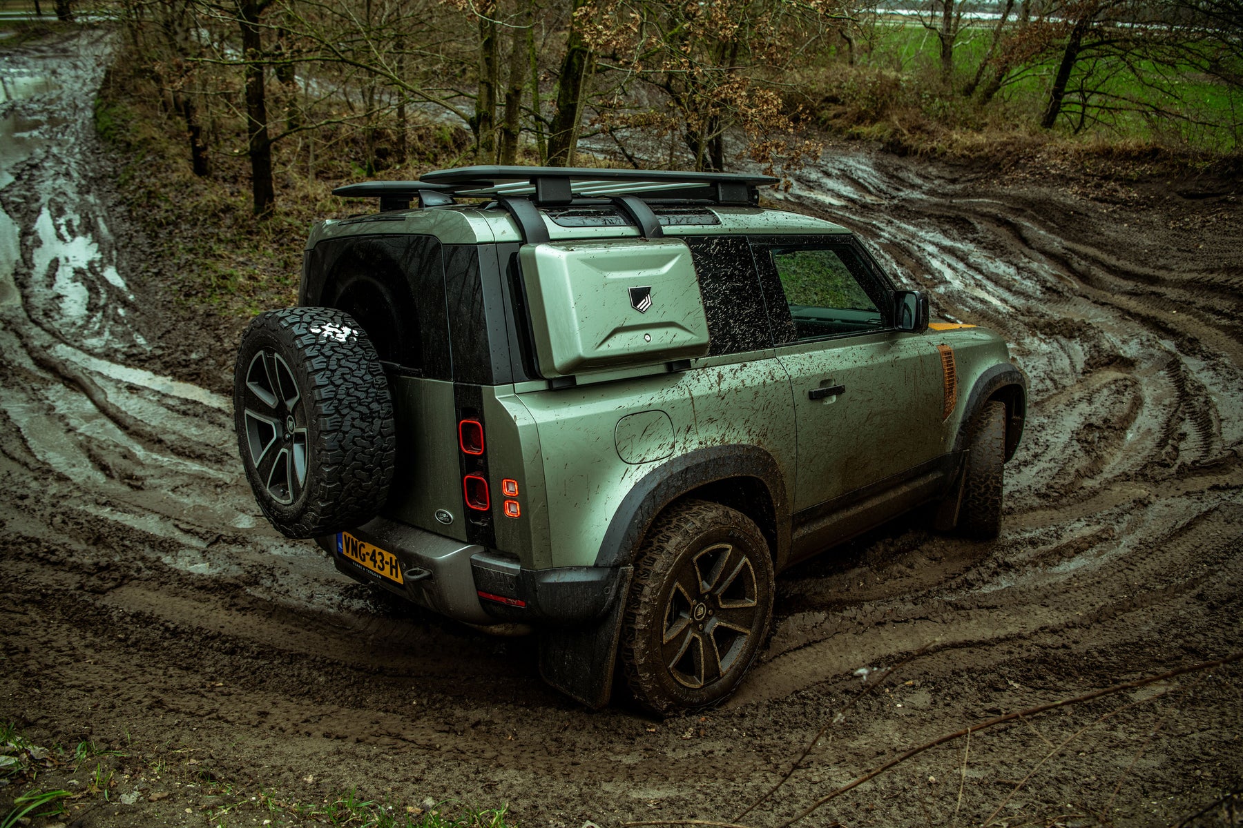 Defender 90 D200 - Pangea Green commercial