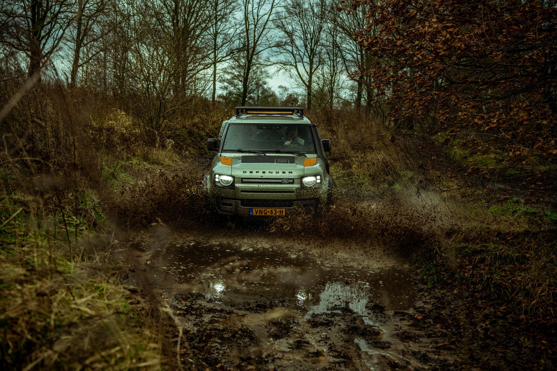 Defender 90 D200 - Pangea Green commercial
