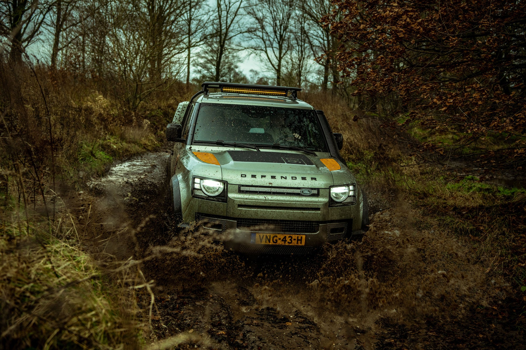 Defender 90 D200 - Pangea Green commercial