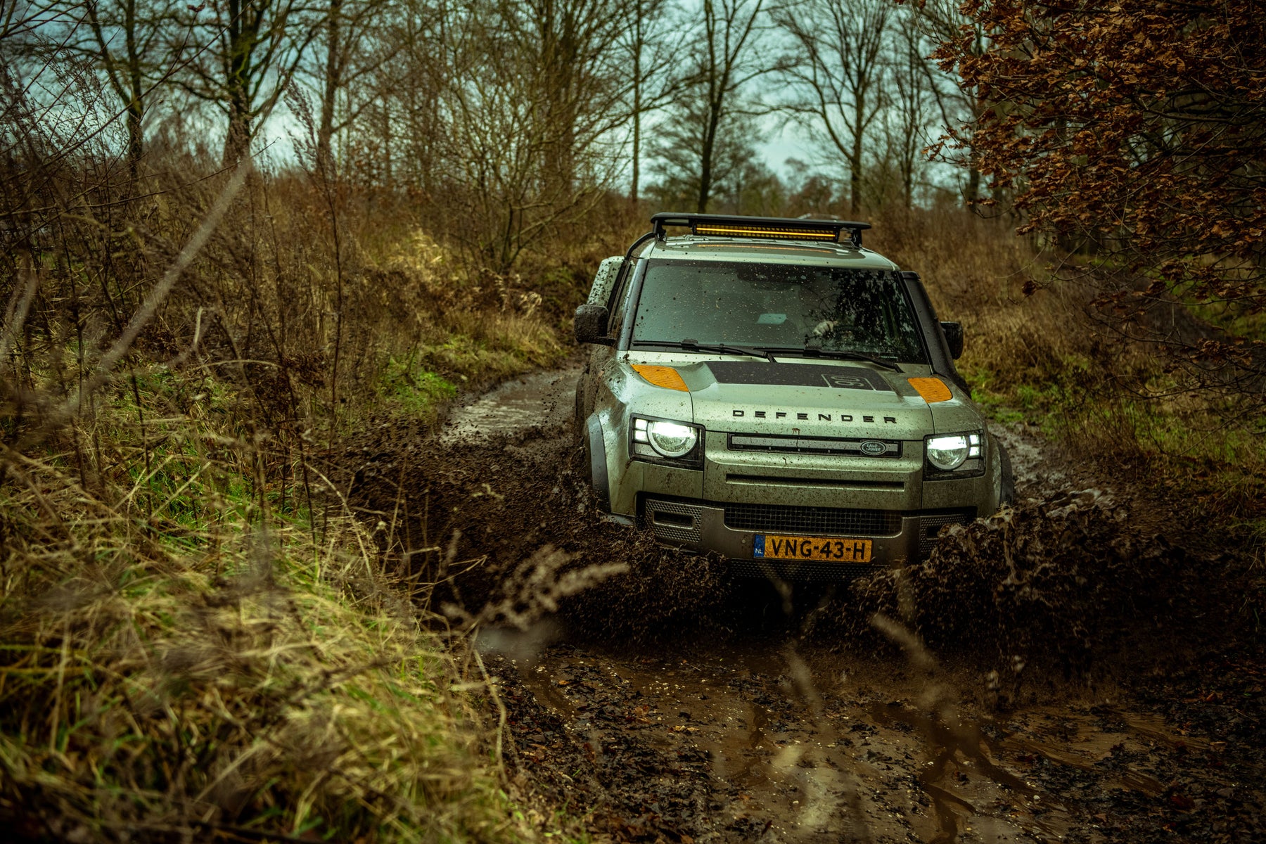 Defender 90 D200 - Pangea Green commercial