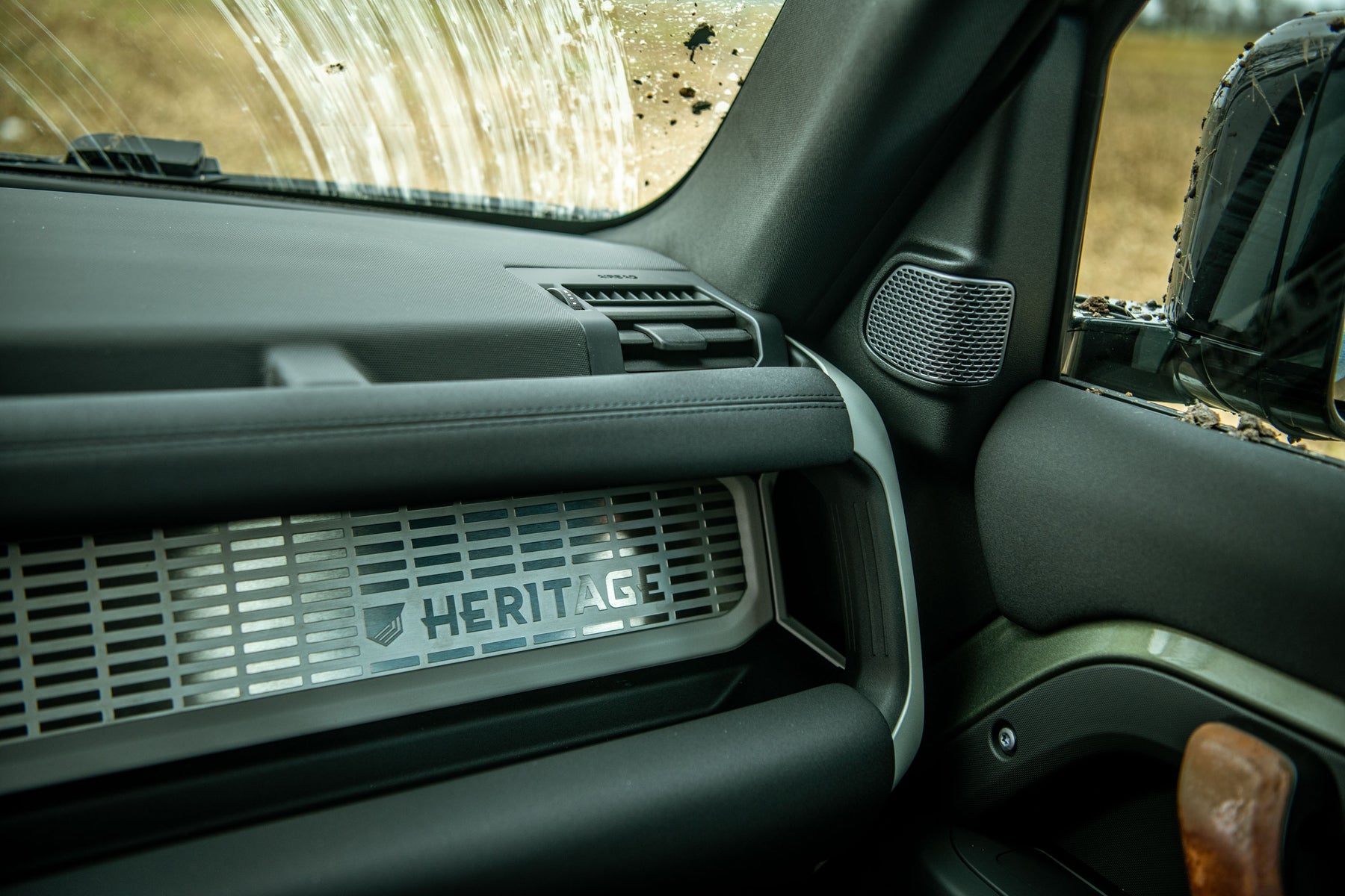 Defender 90 D200 - Pangea Green commercial