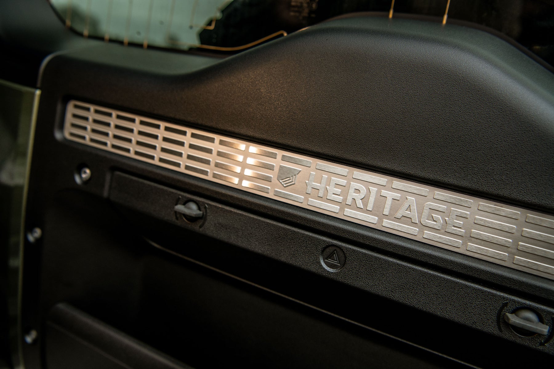 Defender 90 D200 - Pangea Green commercial