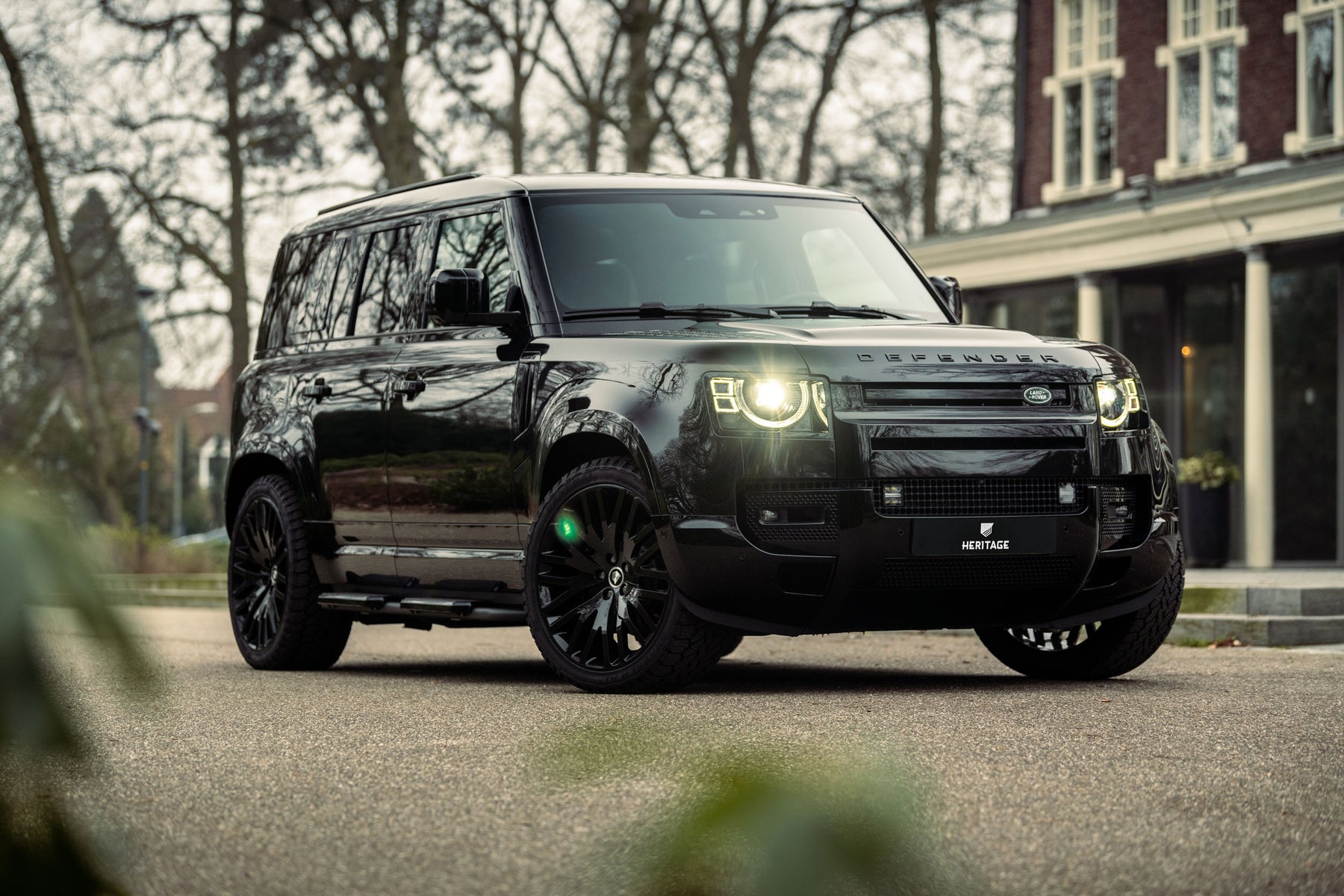 Defender P400e - Black & Majestic Brown