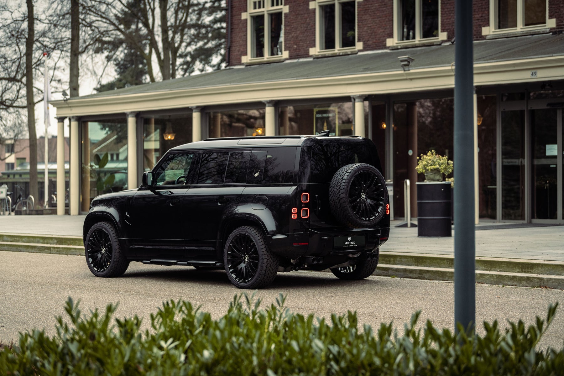 Defender P400e - Black & Majestic Brown