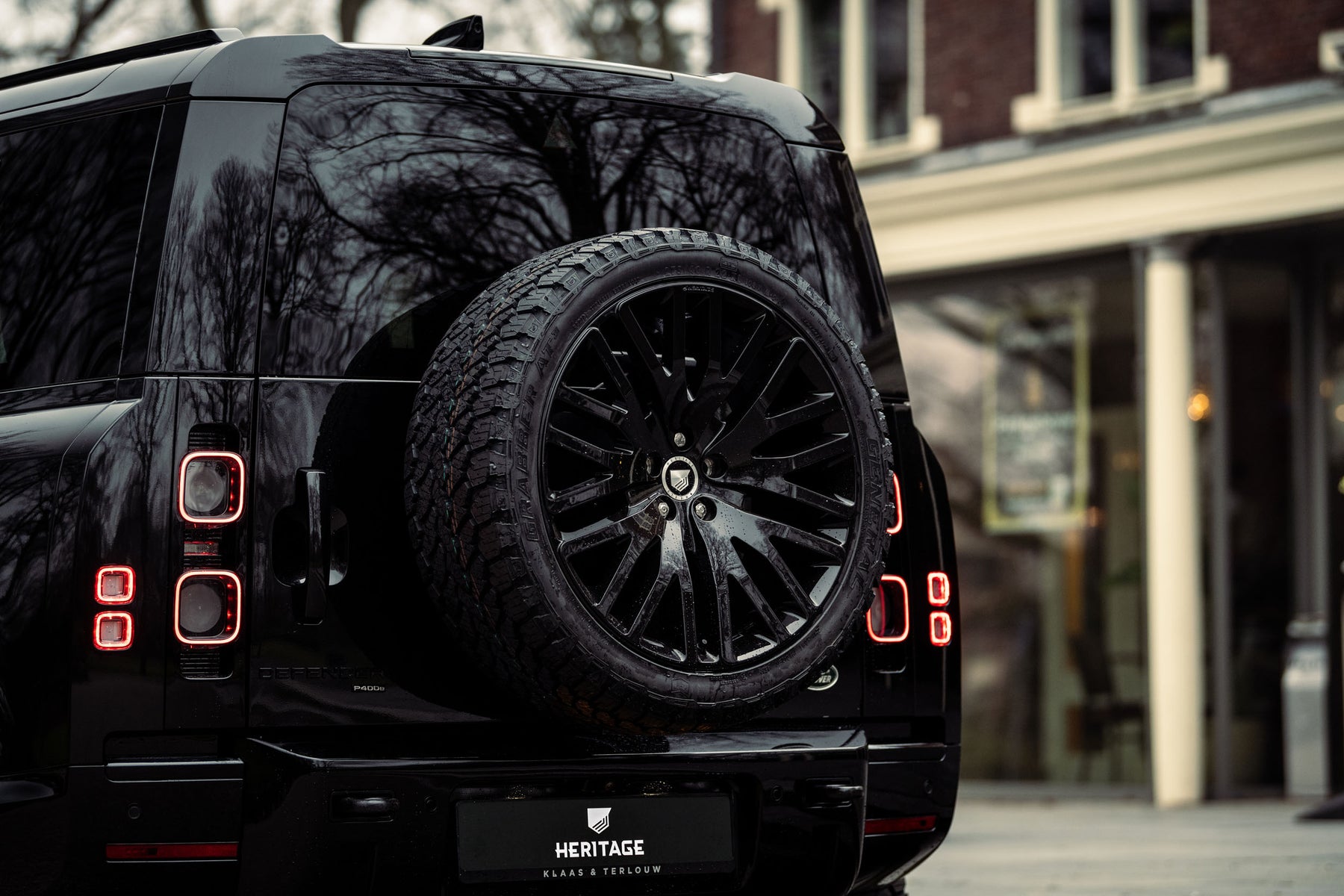 Defender P400e - Black & Majestic Brown