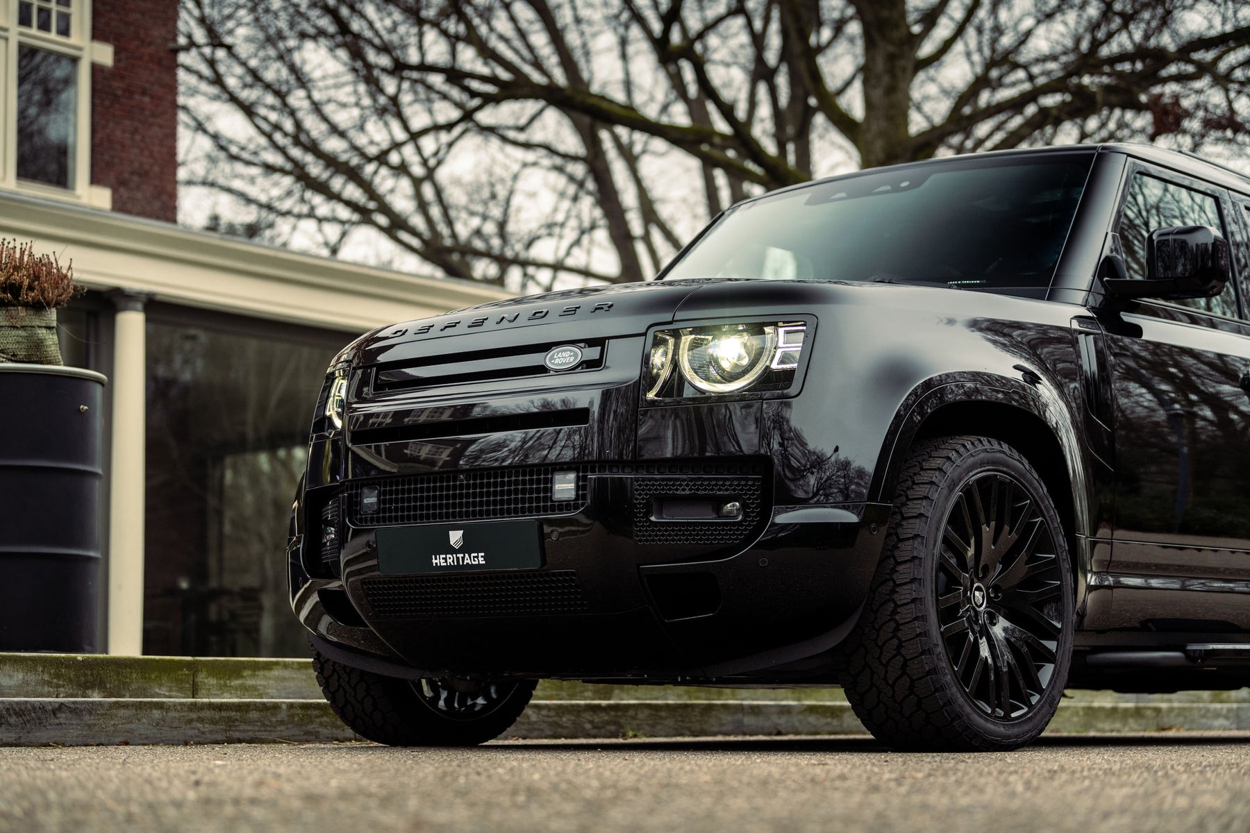 Defender P400e - Black & Majestic Brown