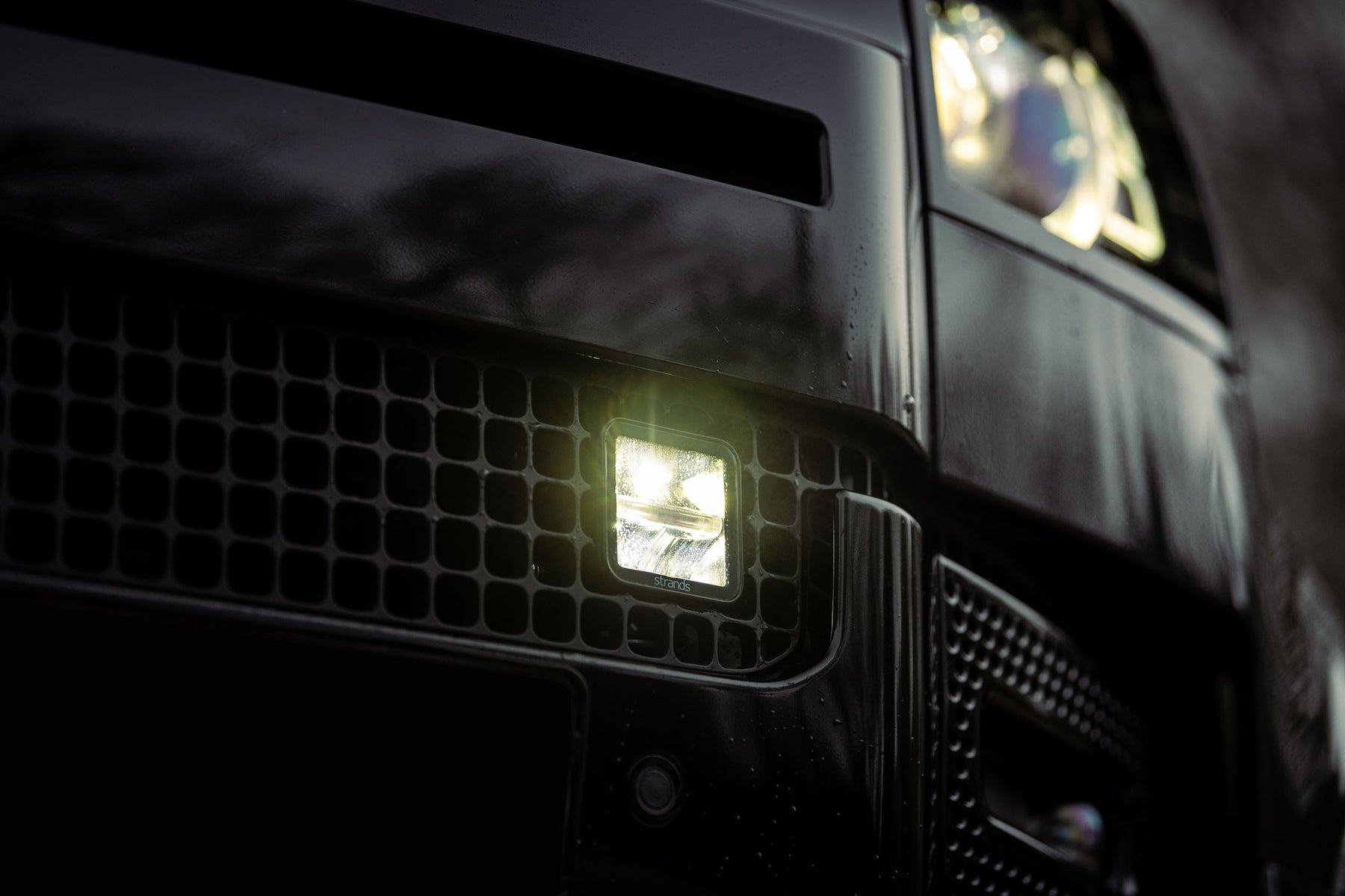 Defender P400e - Black & Majestic Brown