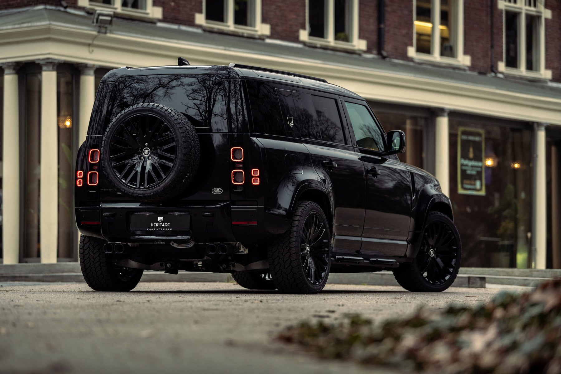 Defender P400e - Black & Majestic Brown