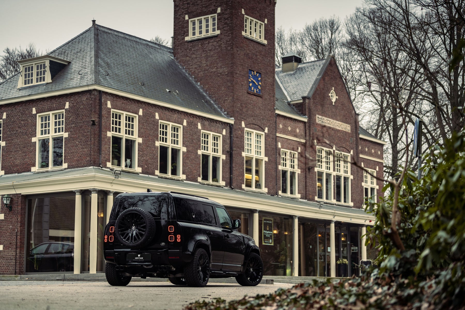 Defender P400e - Black & Majestic Brown