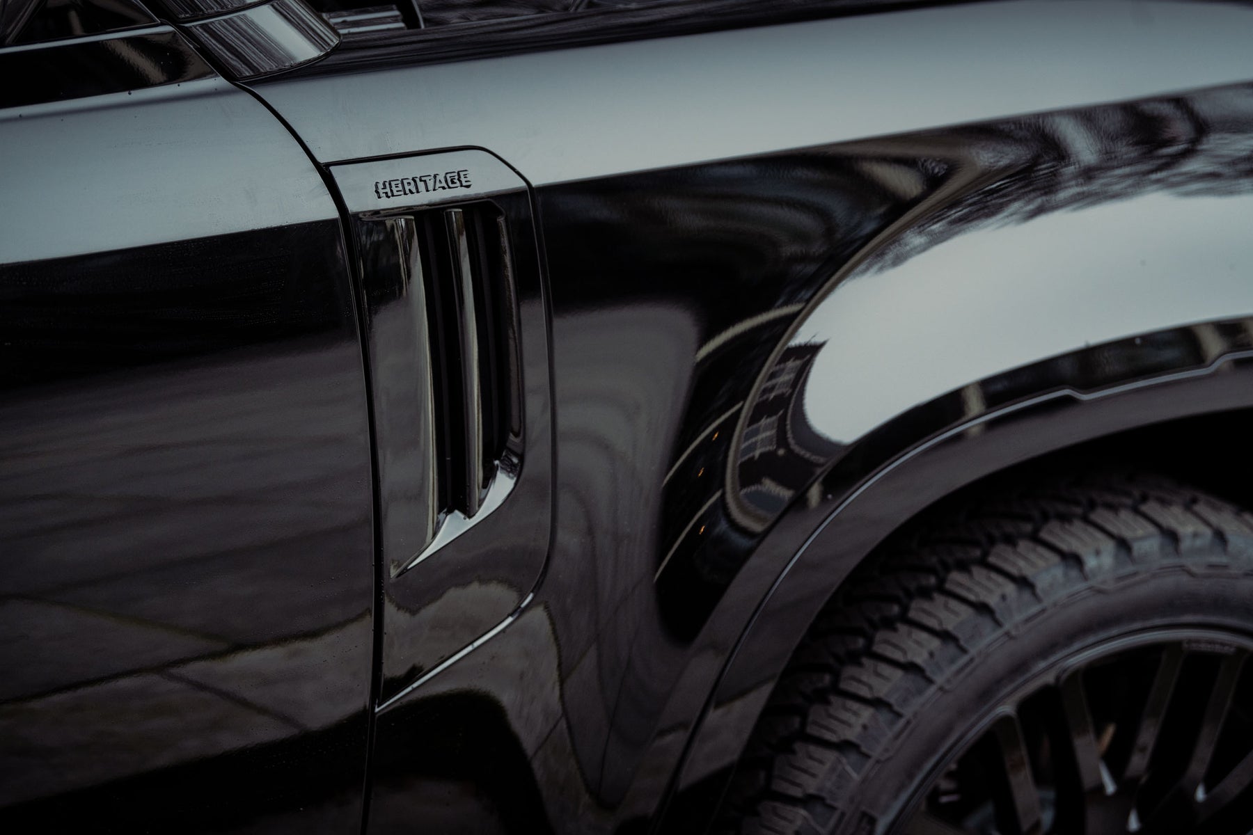 Defender P400e - Black & Majestic Brown
