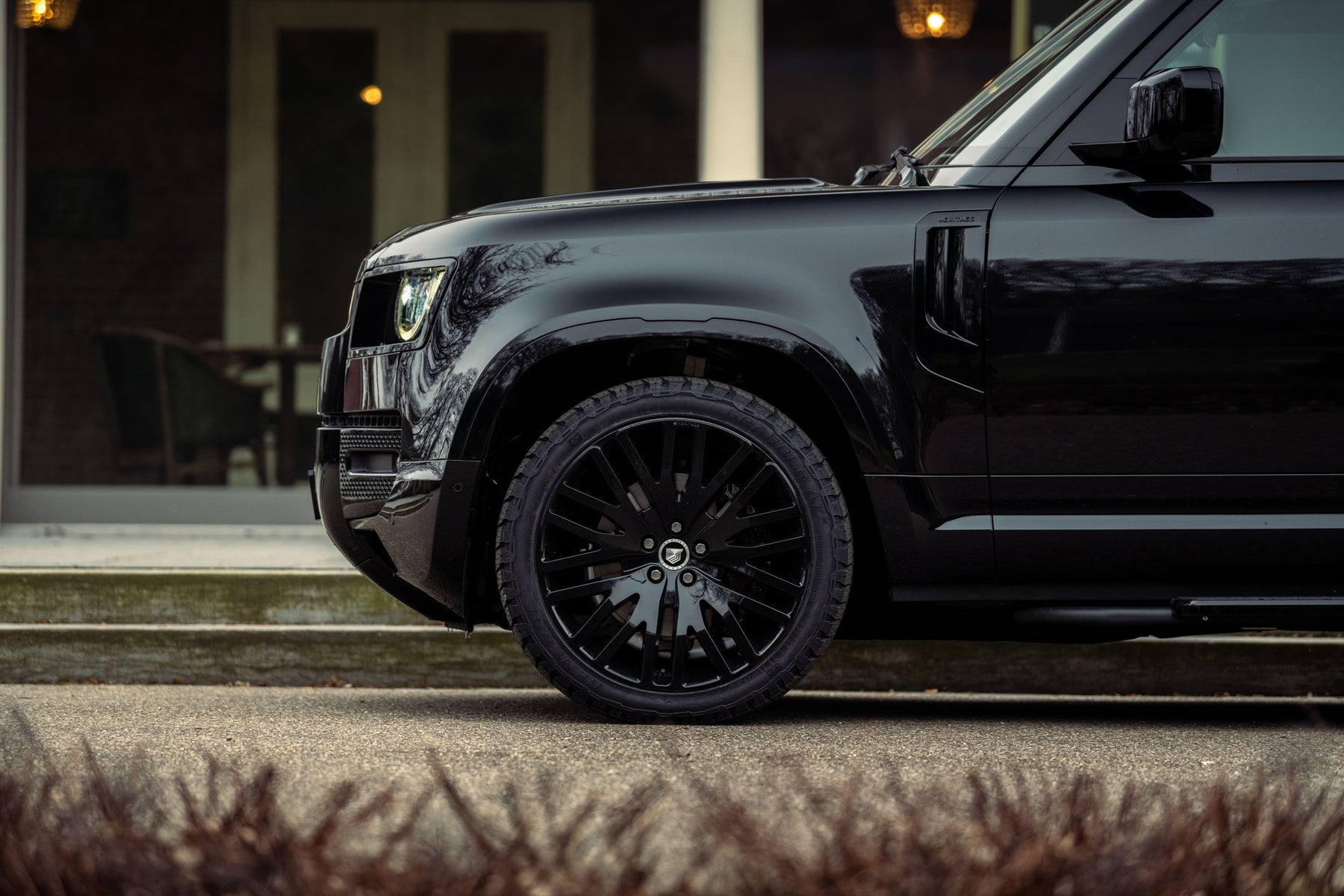 Defender P400e - Black & Majestic Brown