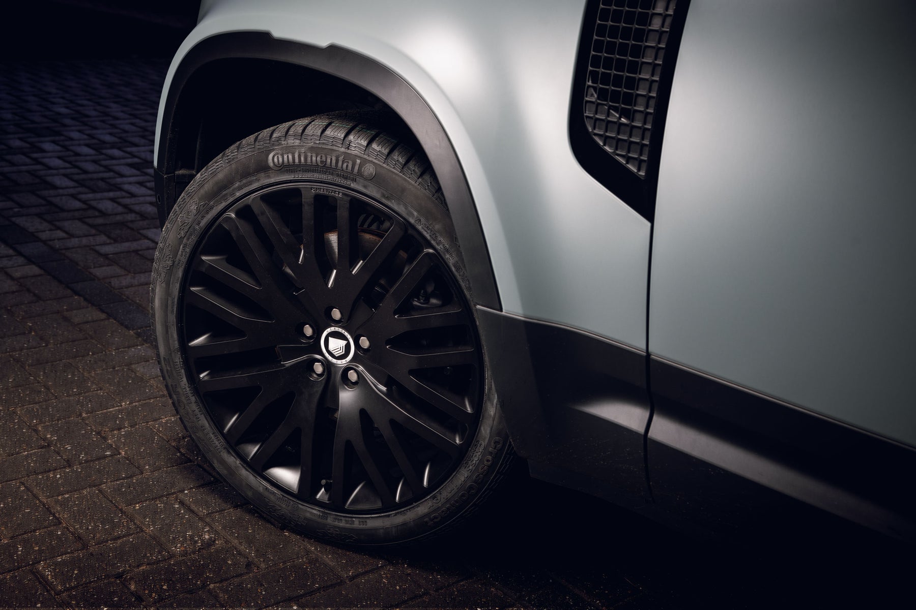 Defender P400e - Heritage Customs