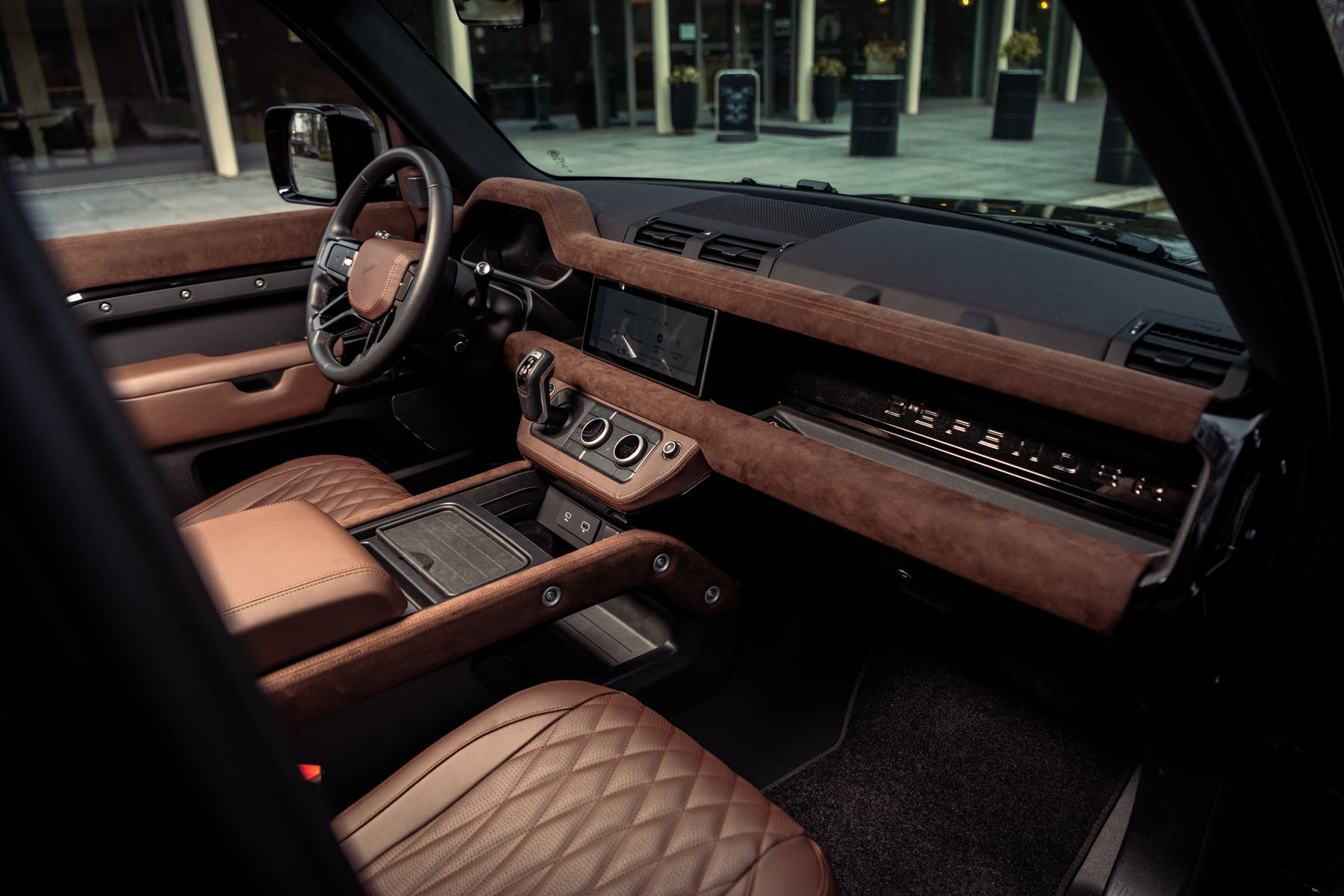 Defender P400e - Black & Majestic Brown
