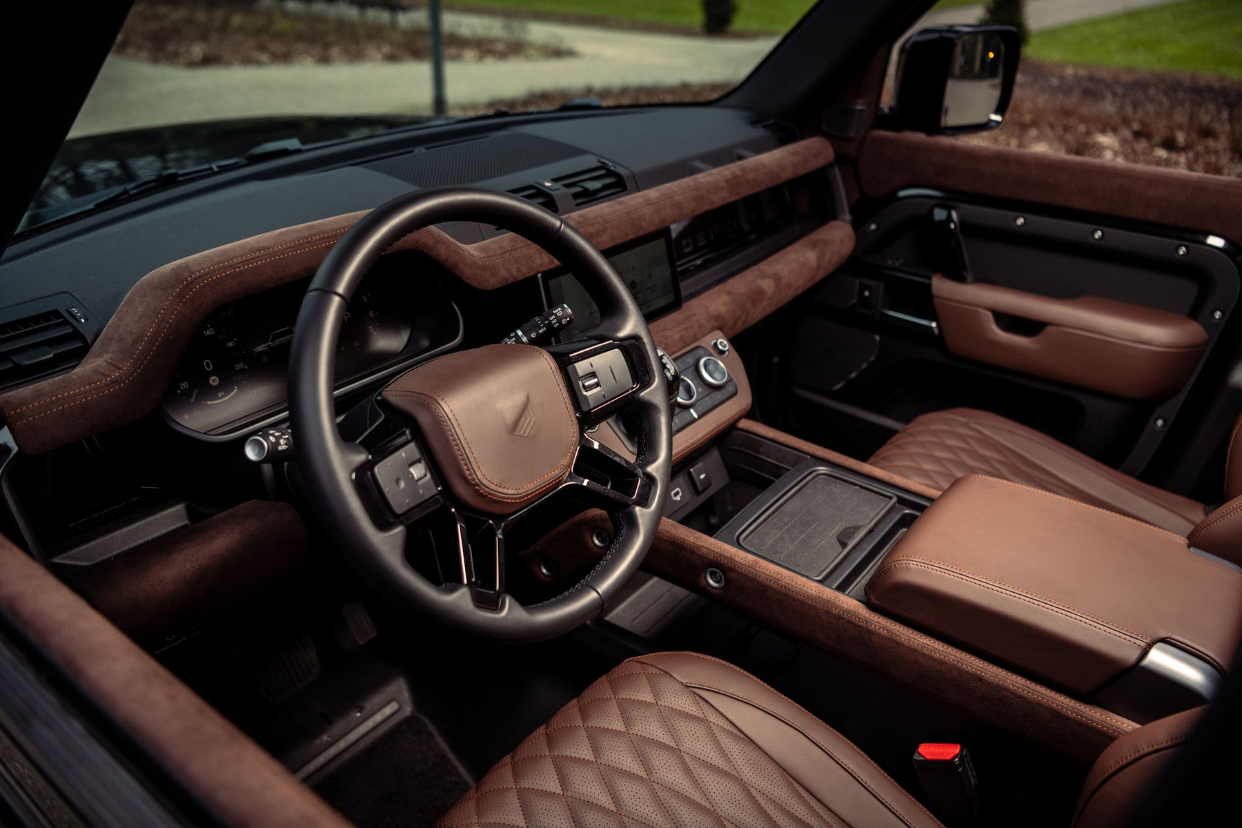 Defender P400e - Black & Majestic Brown