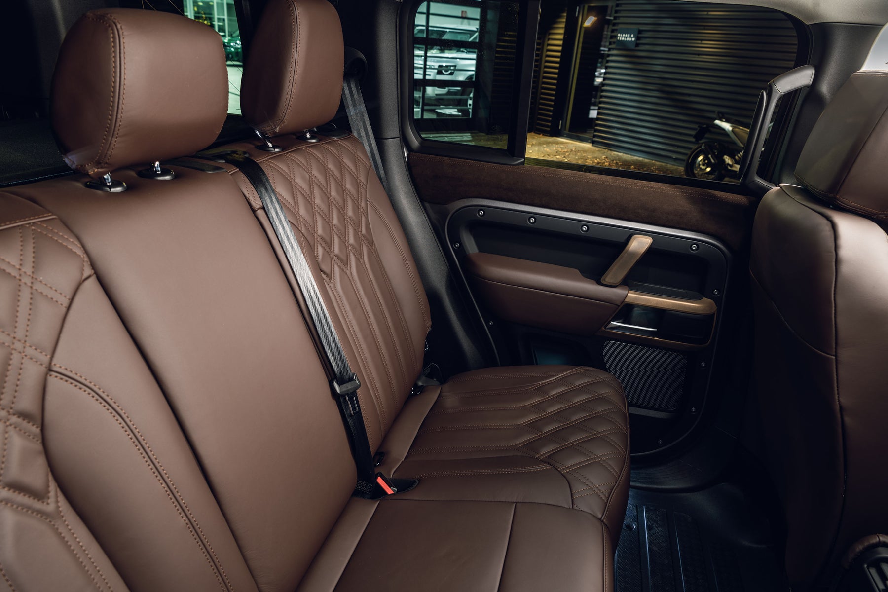 Defender P400e - Heritage Customs