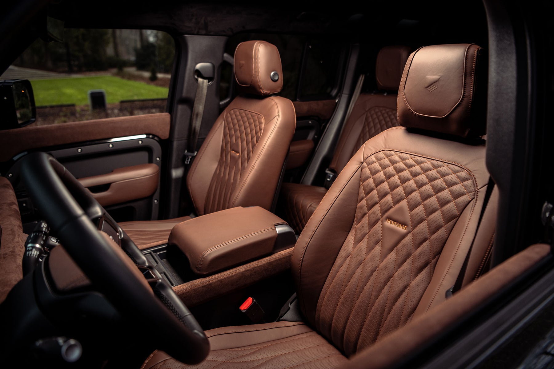Defender P400e - Black & Majestic Brown